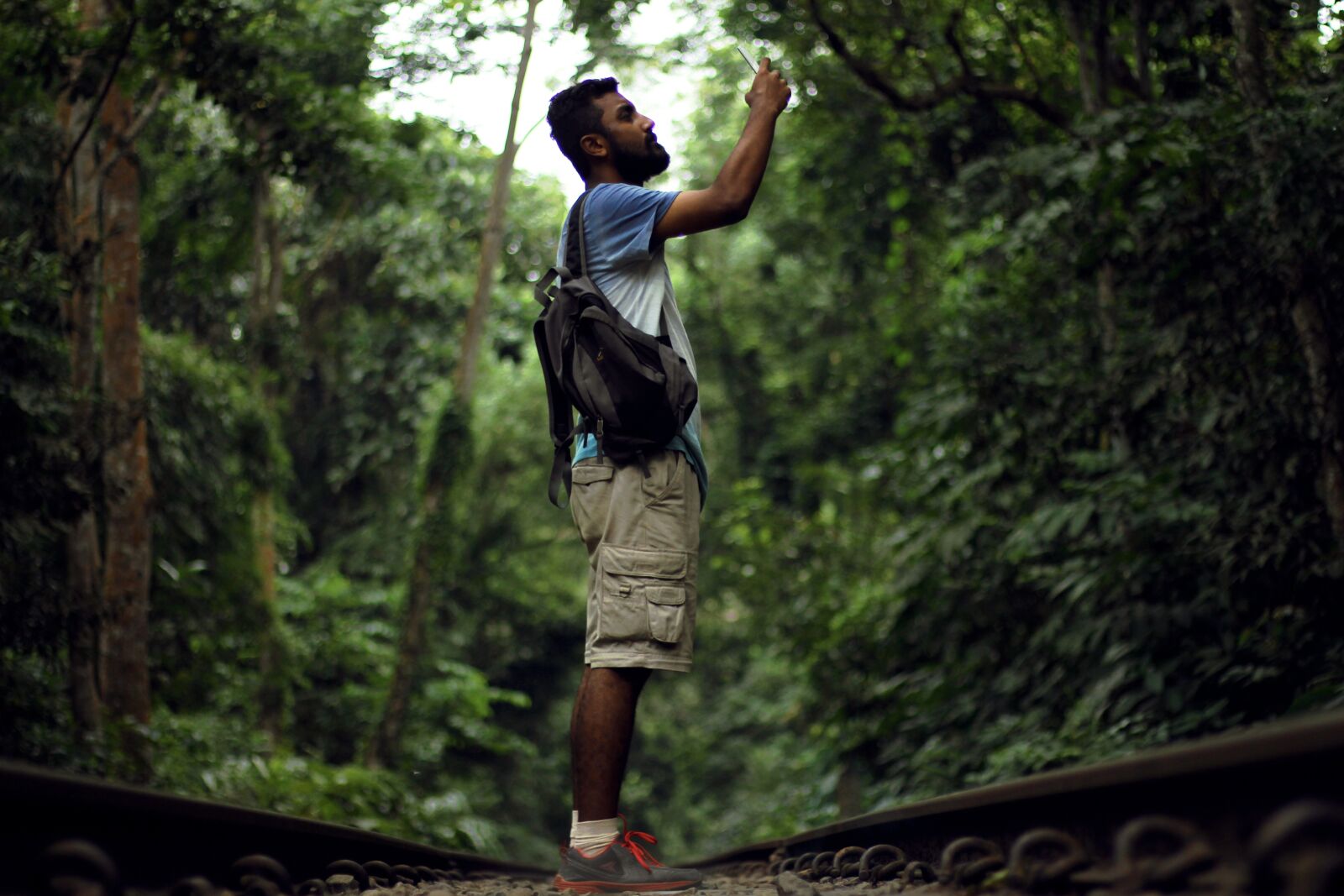 Canon EOS 700D (EOS Rebel T5i / EOS Kiss X7i) + Canon EF 50mm F1.8 STM sample photo. Jungle, man, half pants photography