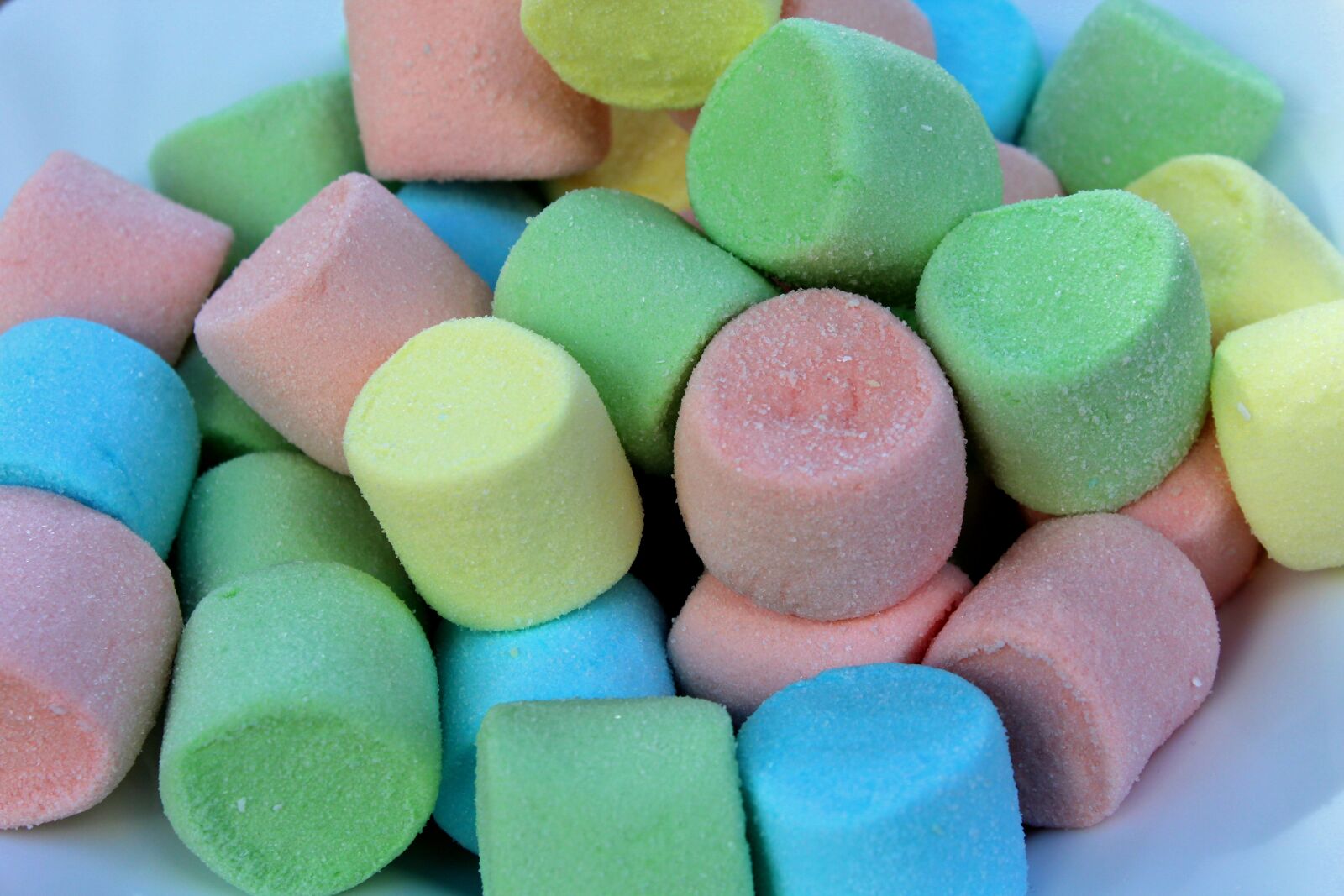 Canon EOS 1200D (EOS Rebel T5 / EOS Kiss X70 / EOS Hi) sample photo. Mousse, sweets, colorful photography