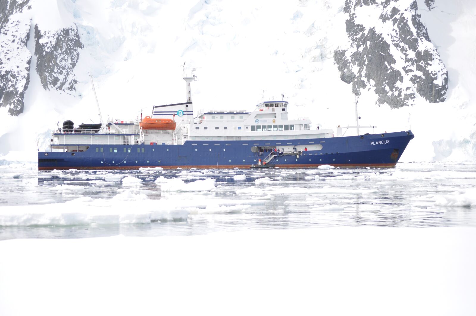 Nikon D5000 sample photo. Ship, antarctica, snow photography