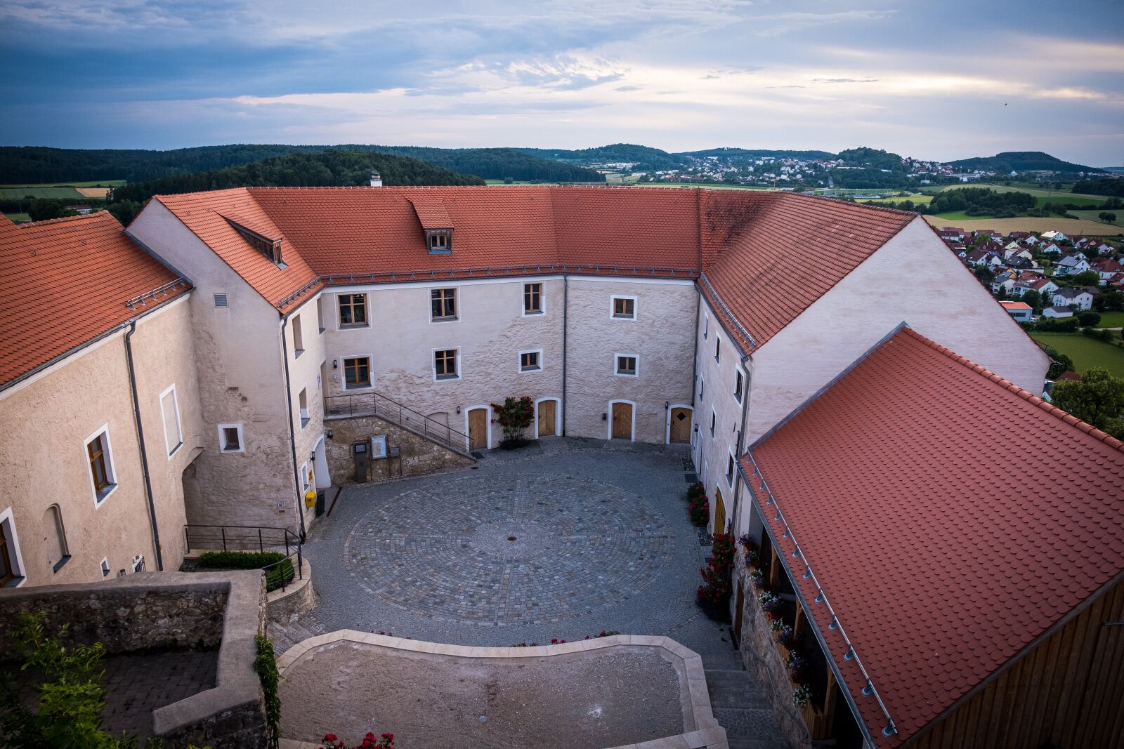 Fujifilm X-T2 sample photo. Castle, burghof, castle courtyard photography