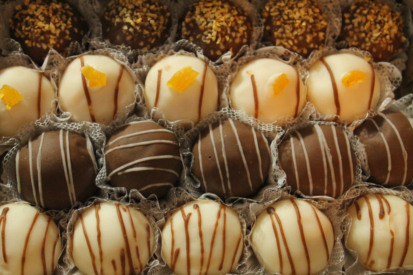 Canon EOS 1100D (EOS Rebel T3 / EOS Kiss X50) sample photo. Candy, goodies, chocolate photography