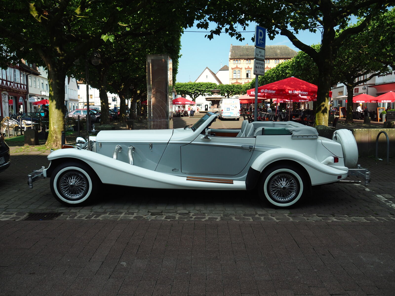 Olympus OM-D E-M10 II sample photo. Car, cars, oldtimer photography