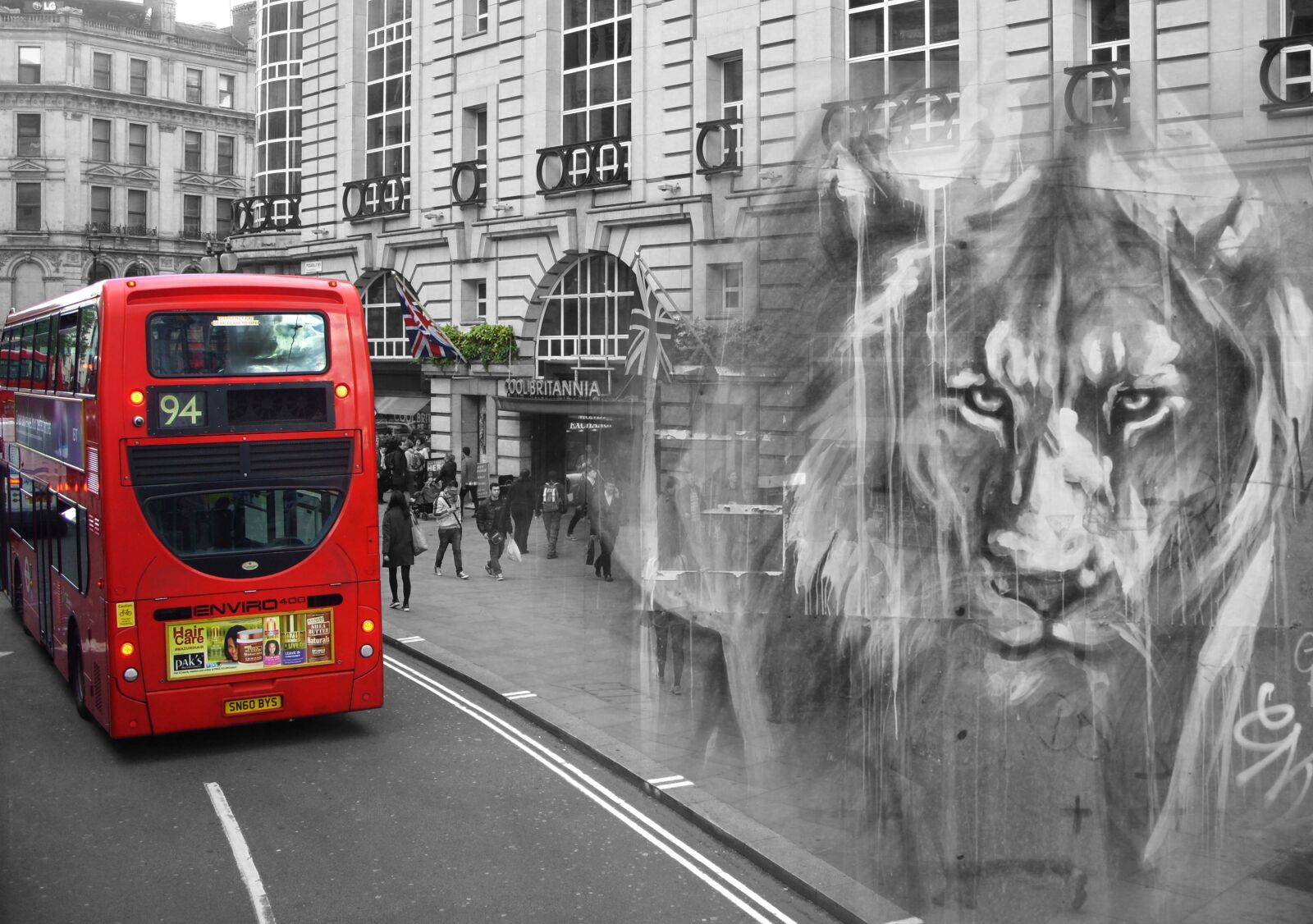 Samsung Digimax L85 sample photo. London, red bus, traffic photography