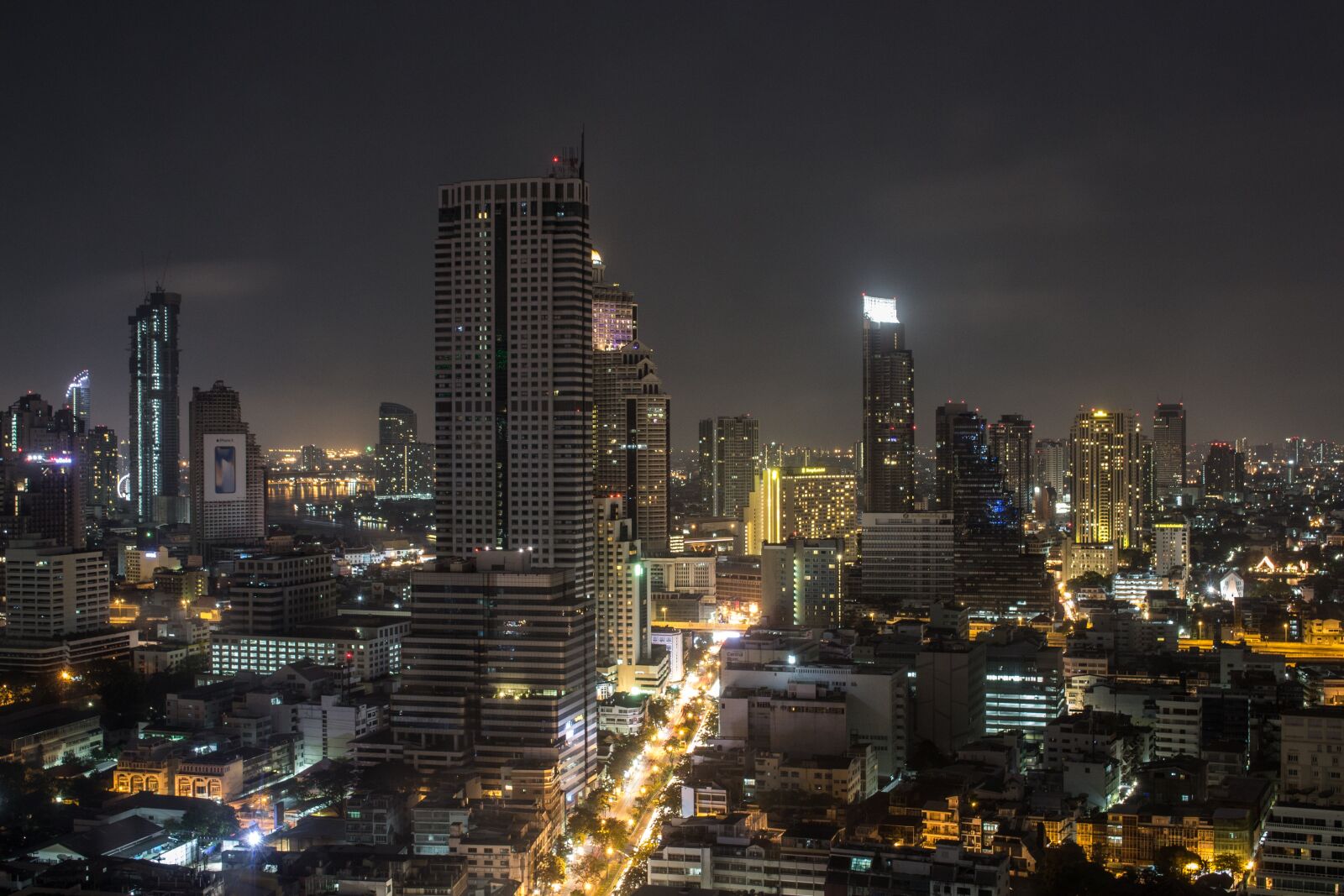 Canon EOS 700D (EOS Rebel T5i / EOS Kiss X7i) sample photo. City, skyscraper, urban landscape photography