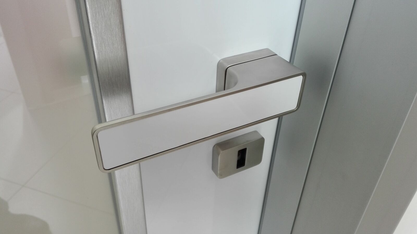 HUAWEI P8 Lite sample photo. Door, handle, clique maximal photography