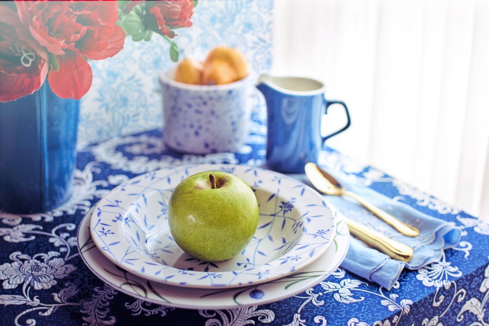 Canon EF 50mm F1.4 USM sample photo. Still life, china blue photography