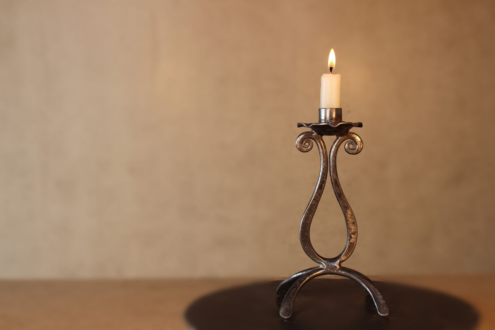 Canon EOS 650D (EOS Rebel T4i / EOS Kiss X6i) + Canon EF-S 18-55mm F3.5-5.6 III sample photo. Candlestick, pattern, forging photography