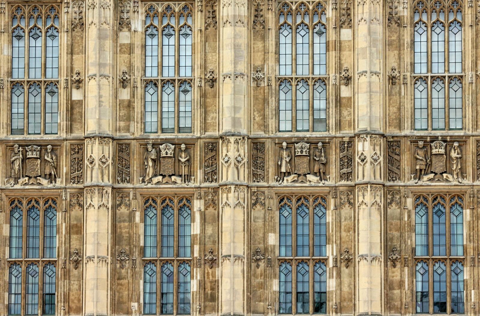 Canon EOS 550D (EOS Rebel T2i / EOS Kiss X4) sample photo. London, windows photography