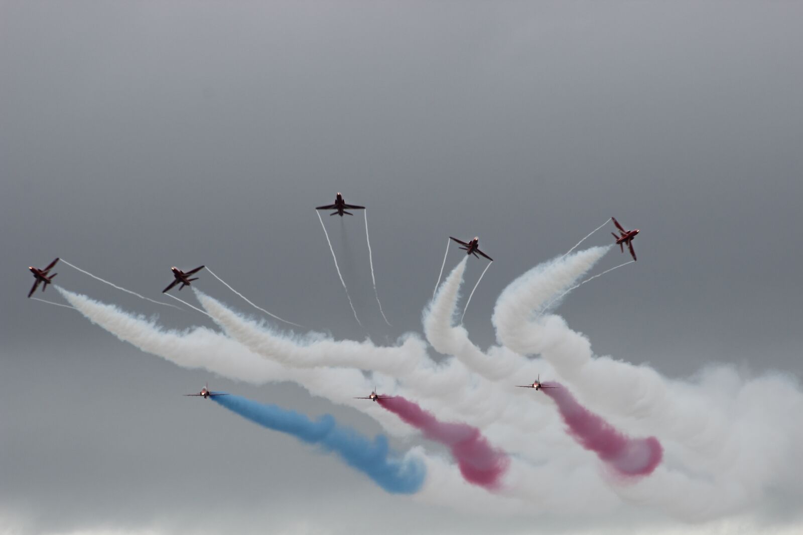 Canon EOS 600D (Rebel EOS T3i / EOS Kiss X5) sample photo. Red arrows, display, jet photography