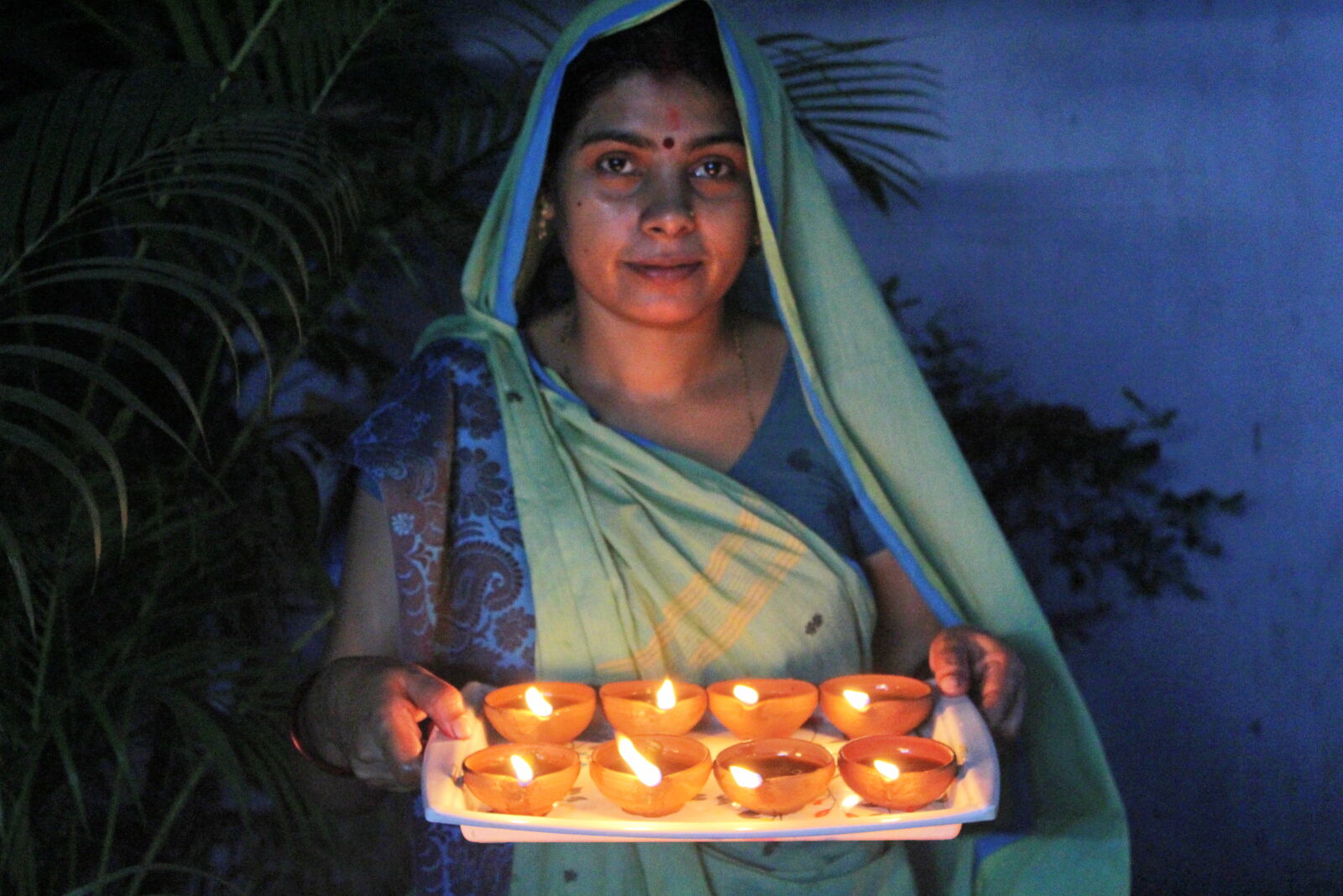 Canon EOS 700D (EOS Rebel T5i / EOS Kiss X7i) sample photo. Beautiful, woman, deepavali, diwali photography