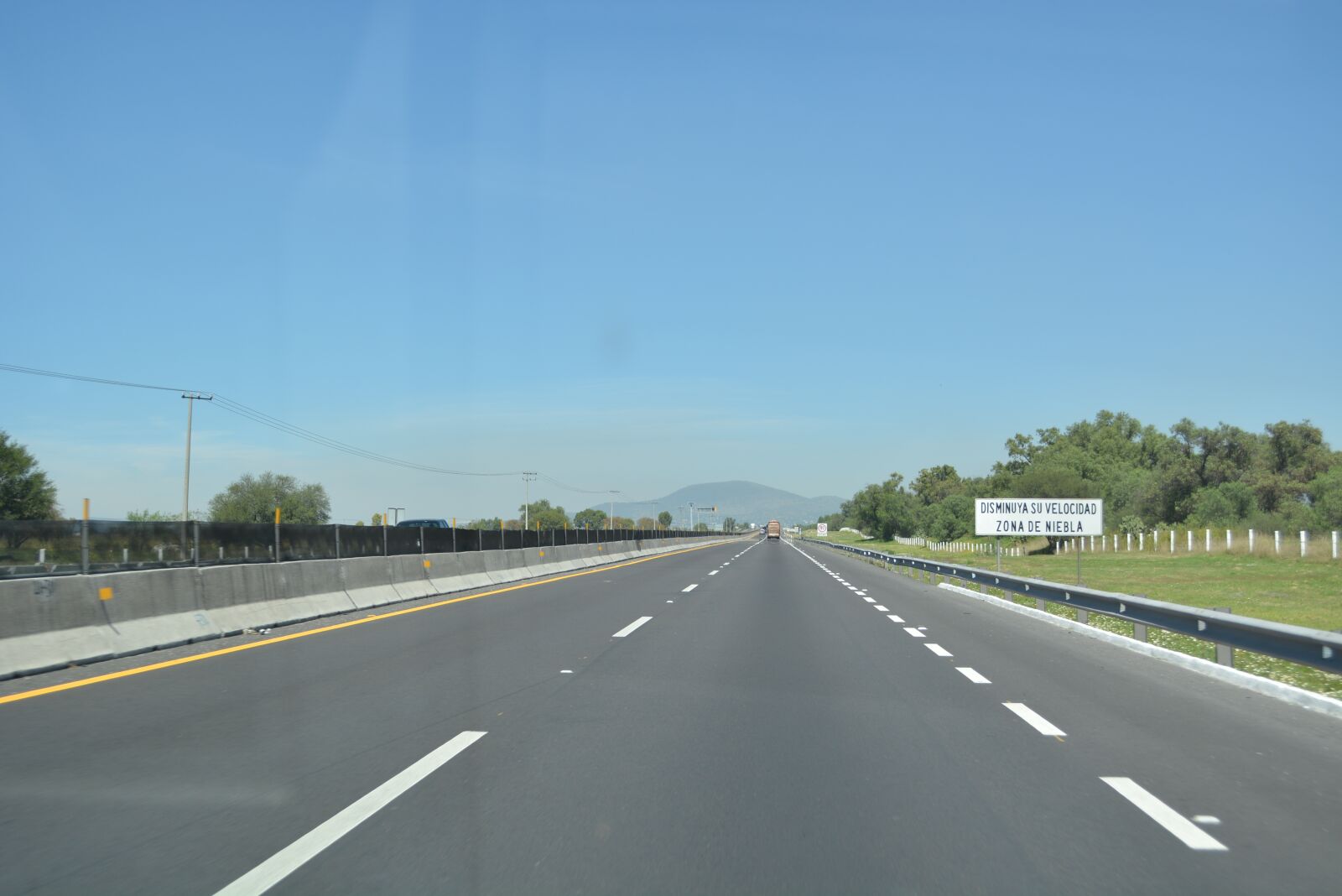 Nikon D5200 sample photo. Highway, cars, traffic photography
