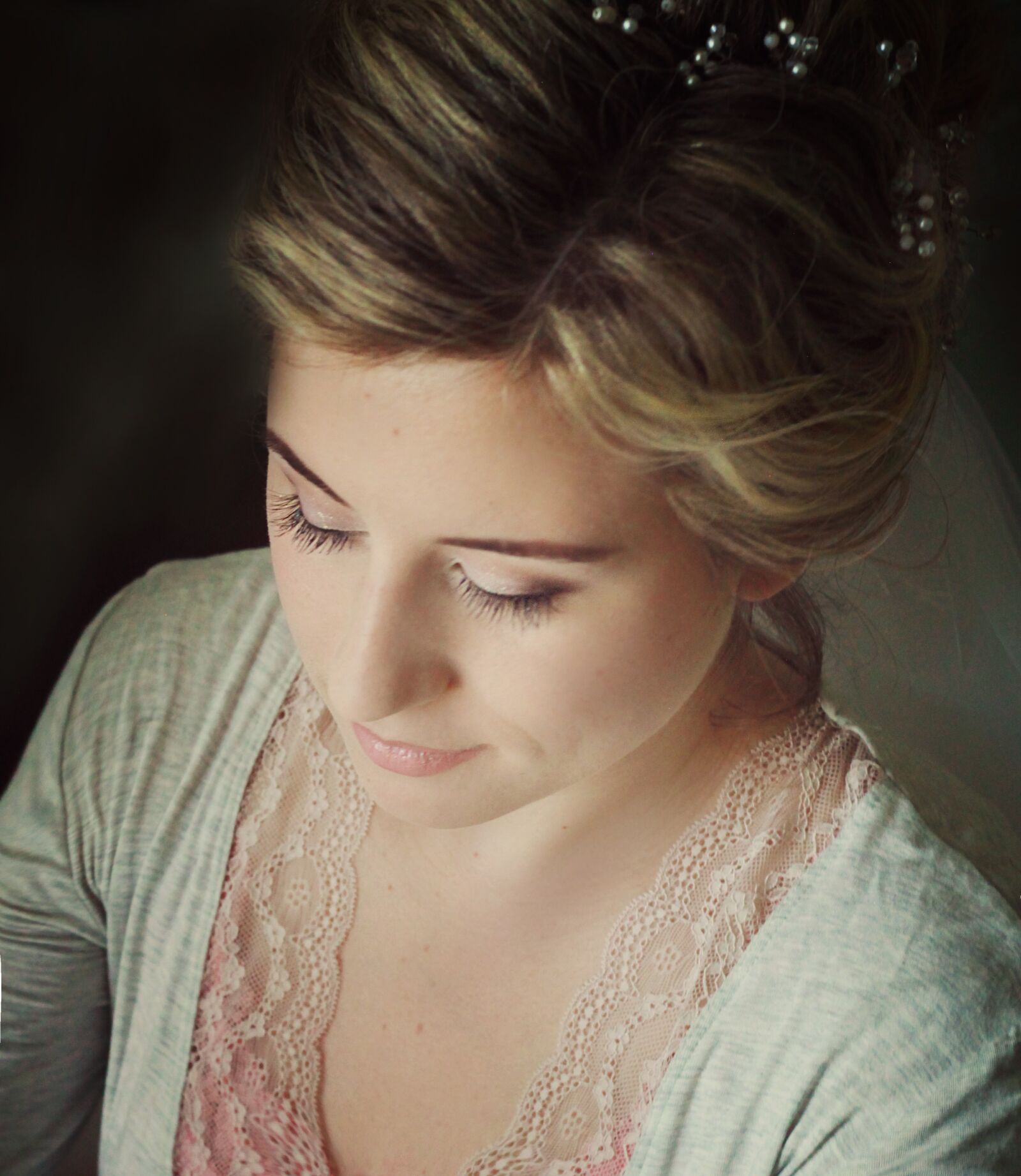 Canon EOS 500D (EOS Rebel T1i / EOS Kiss X3) sample photo. Wedding, bride, morning photography
