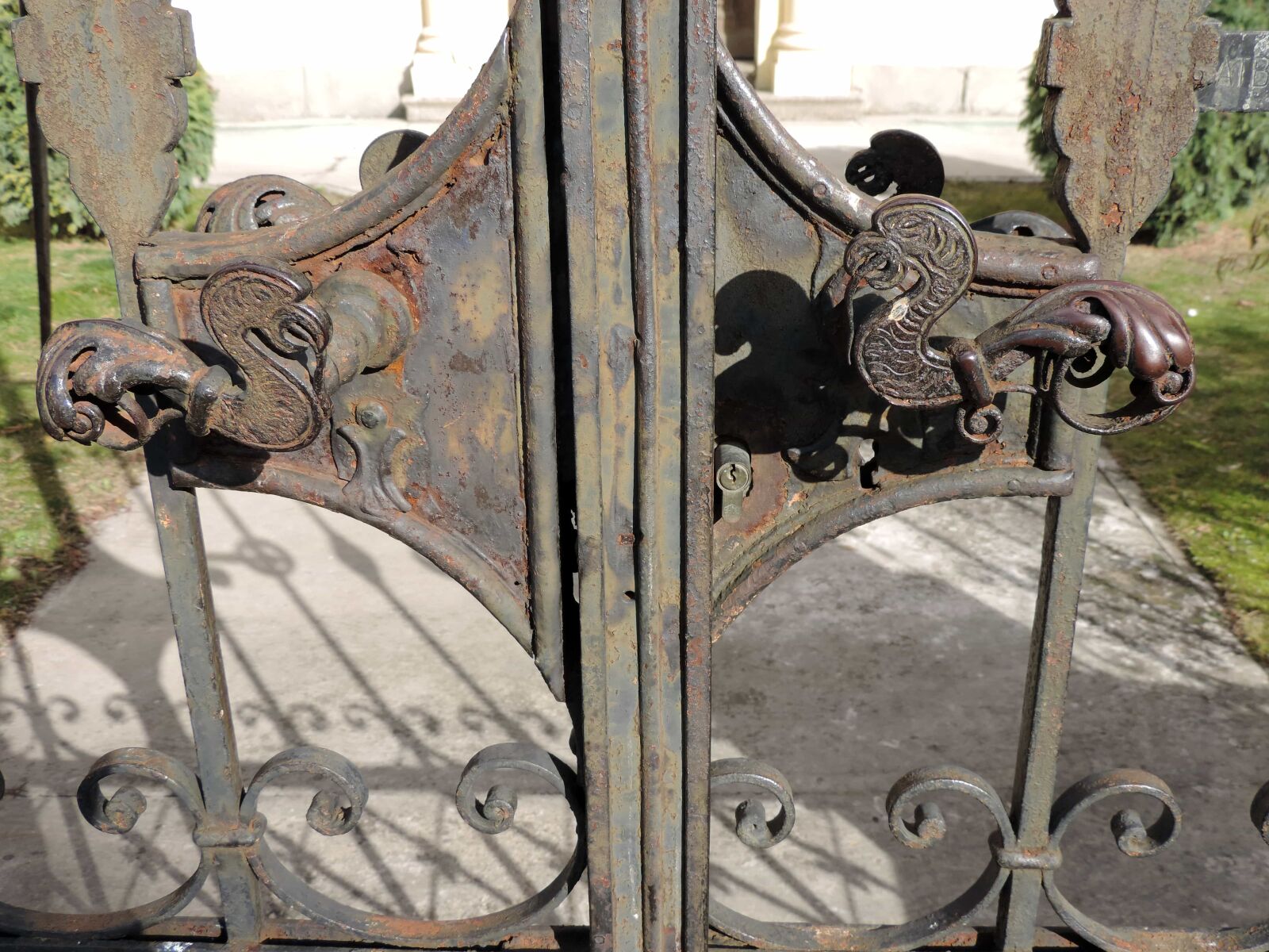 Nikon Coolpix P520 sample photo. Art, cast iron, antique photography
