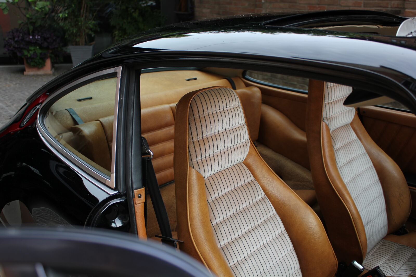 Canon EOS 550D (EOS Rebel T2i / EOS Kiss X4) sample photo. Porsche, interior, detail photography