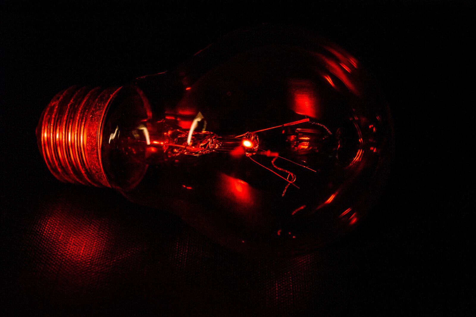 Canon EOS 700D (EOS Rebel T5i / EOS Kiss X7i) sample photo. Slightly, background, darkness photography