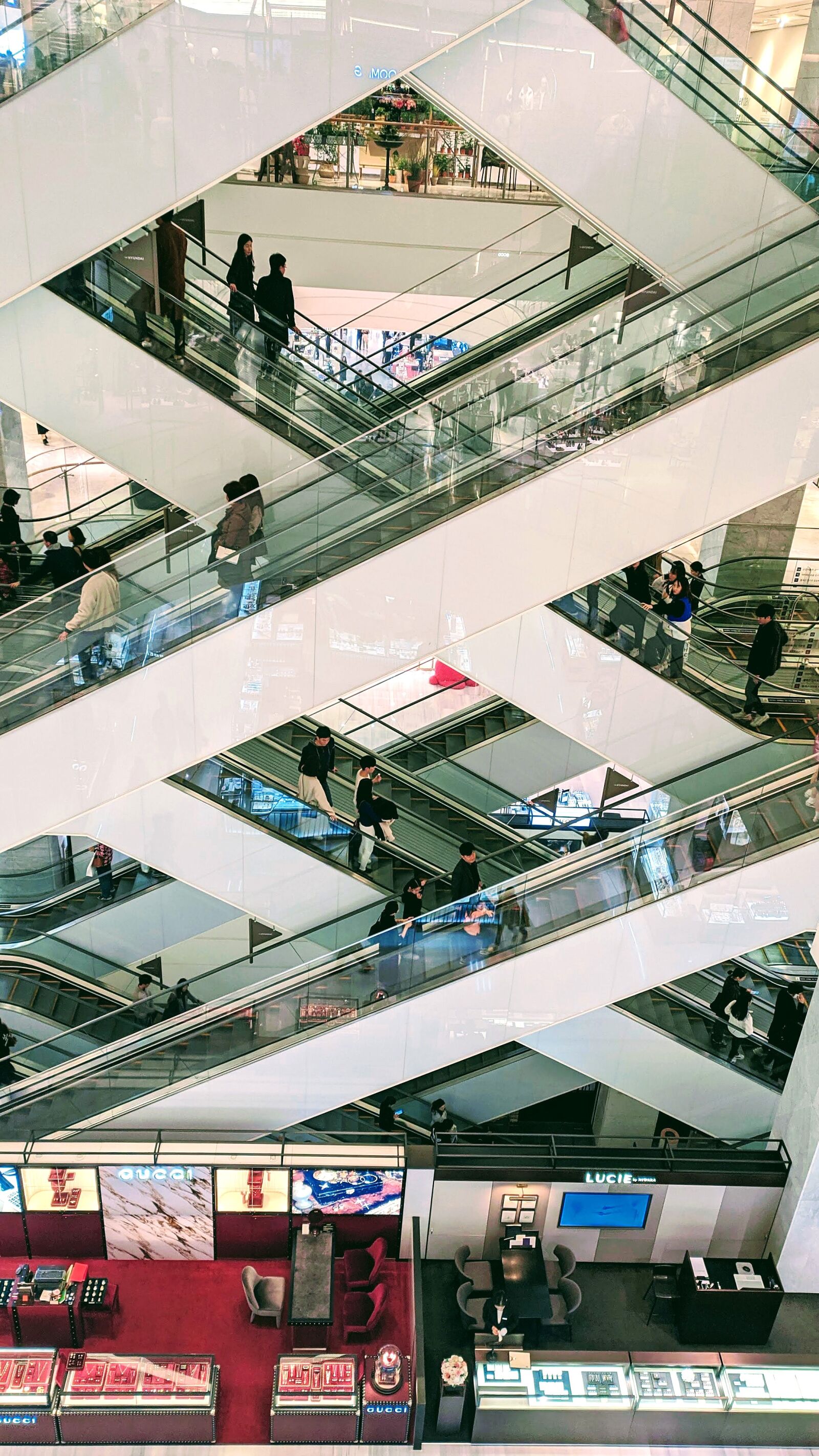 Xiaomi Redmi Note 7 sample photo. Modern, department store, city photography