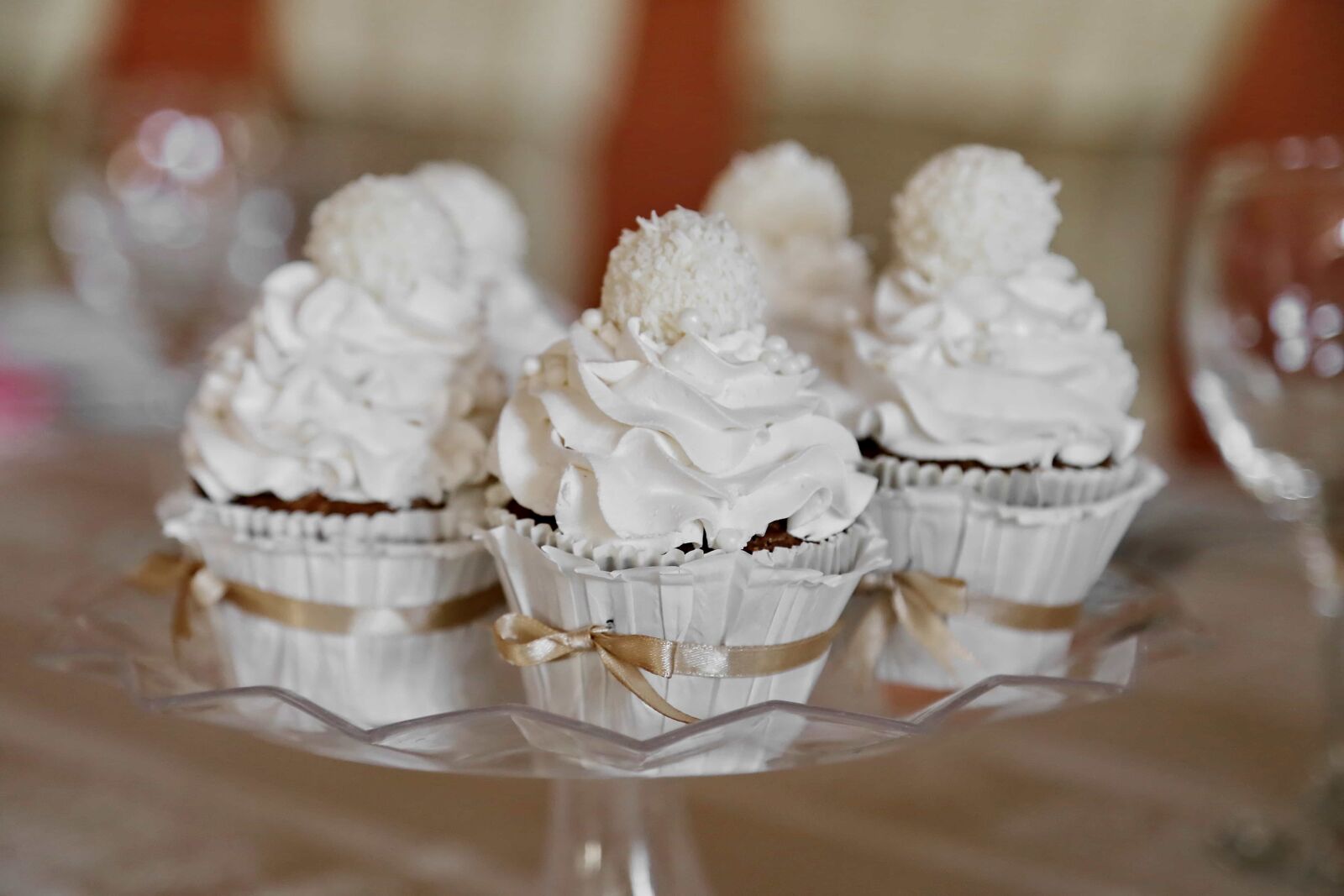 Canon EF 24-105mm F4L IS USM sample photo. Cream, cupcake, decorative, elegance photography
