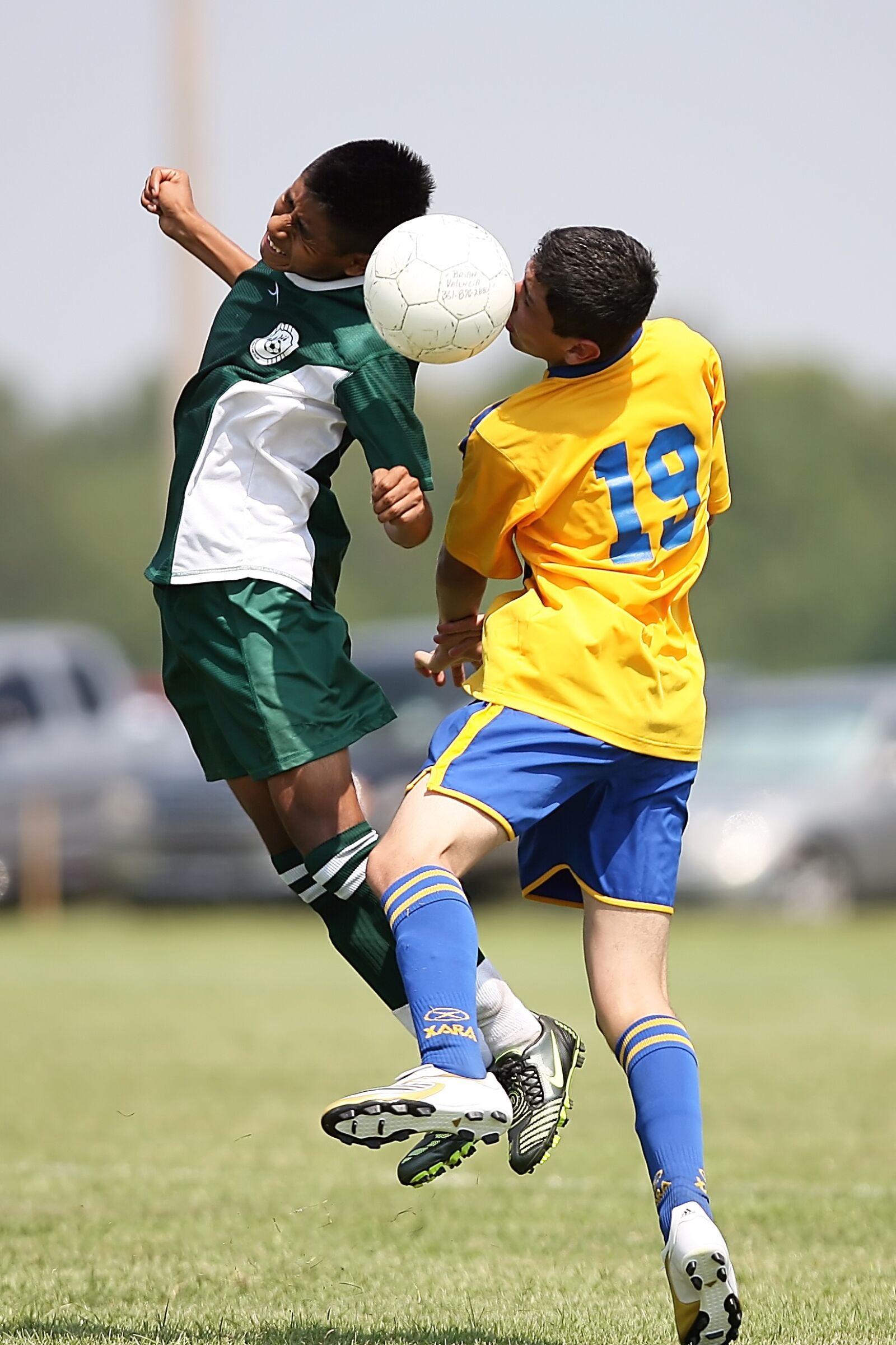 Canon EOS-1D Mark II N sample photo. Soccer, football, conflict photography
