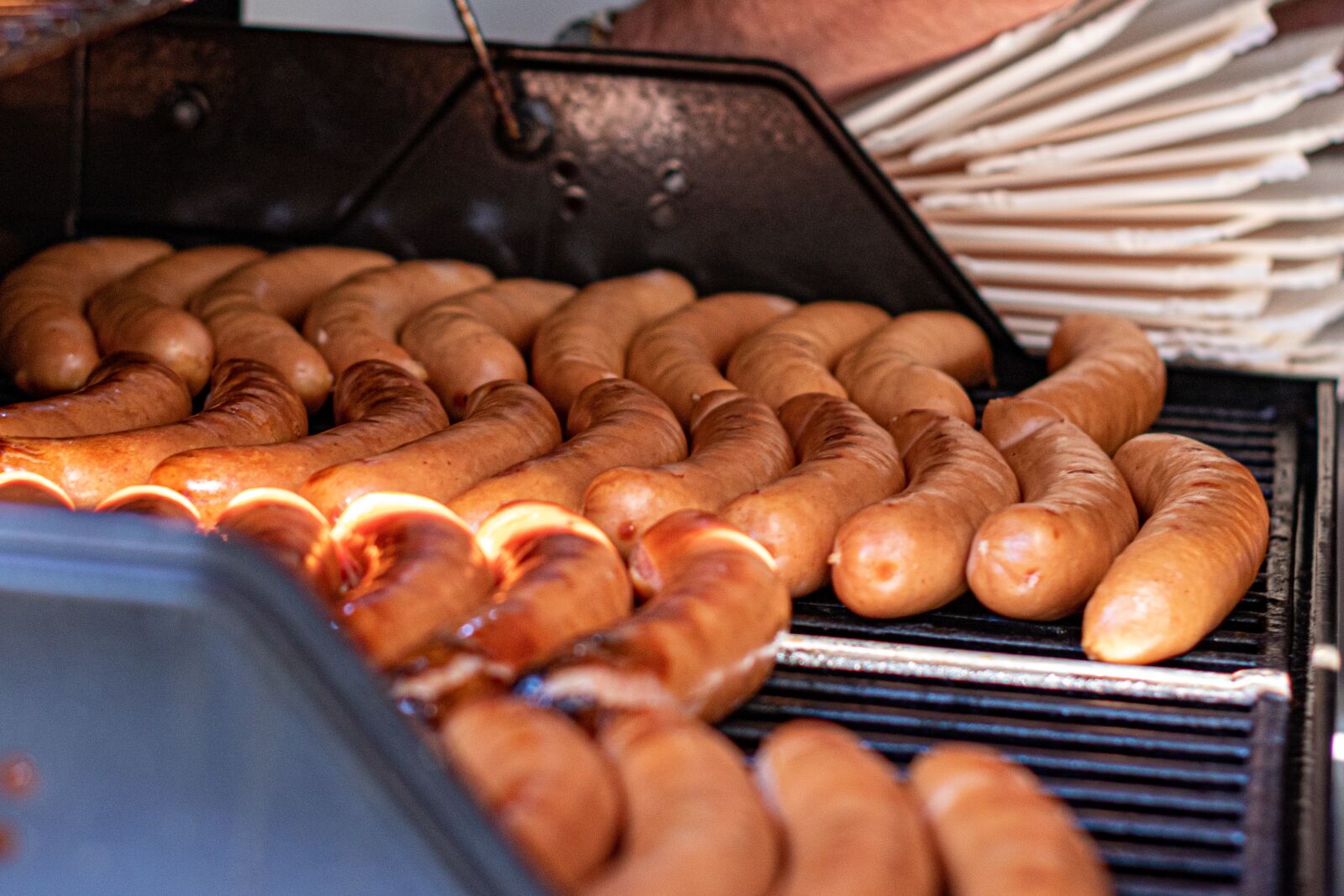 YN50mm f/1.8 II sample photo. Sausages, frankfurter, grill photography