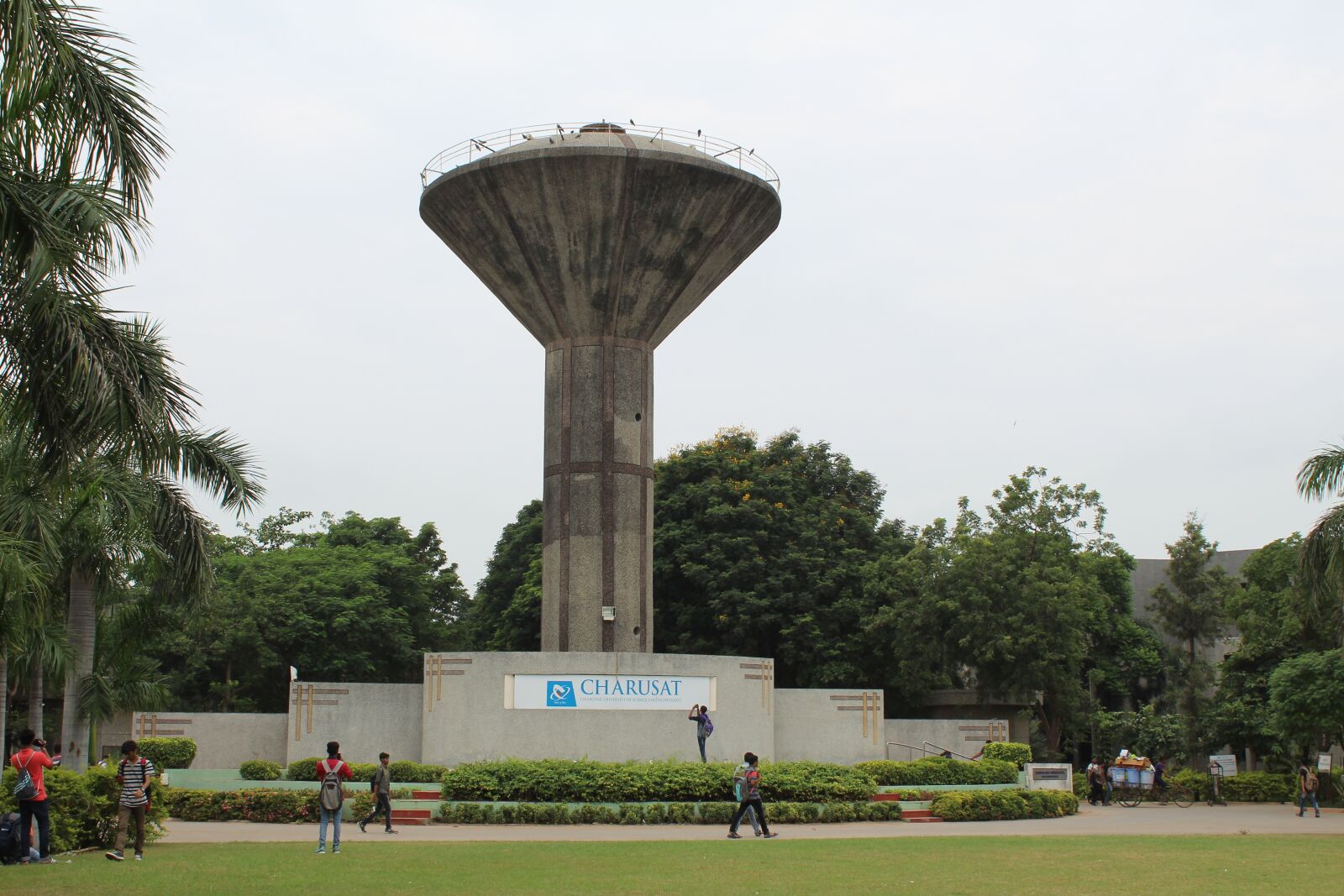 Canon EOS 1300D (EOS Rebel T6 / EOS Kiss X80) sample photo. Water tank, university, college photography