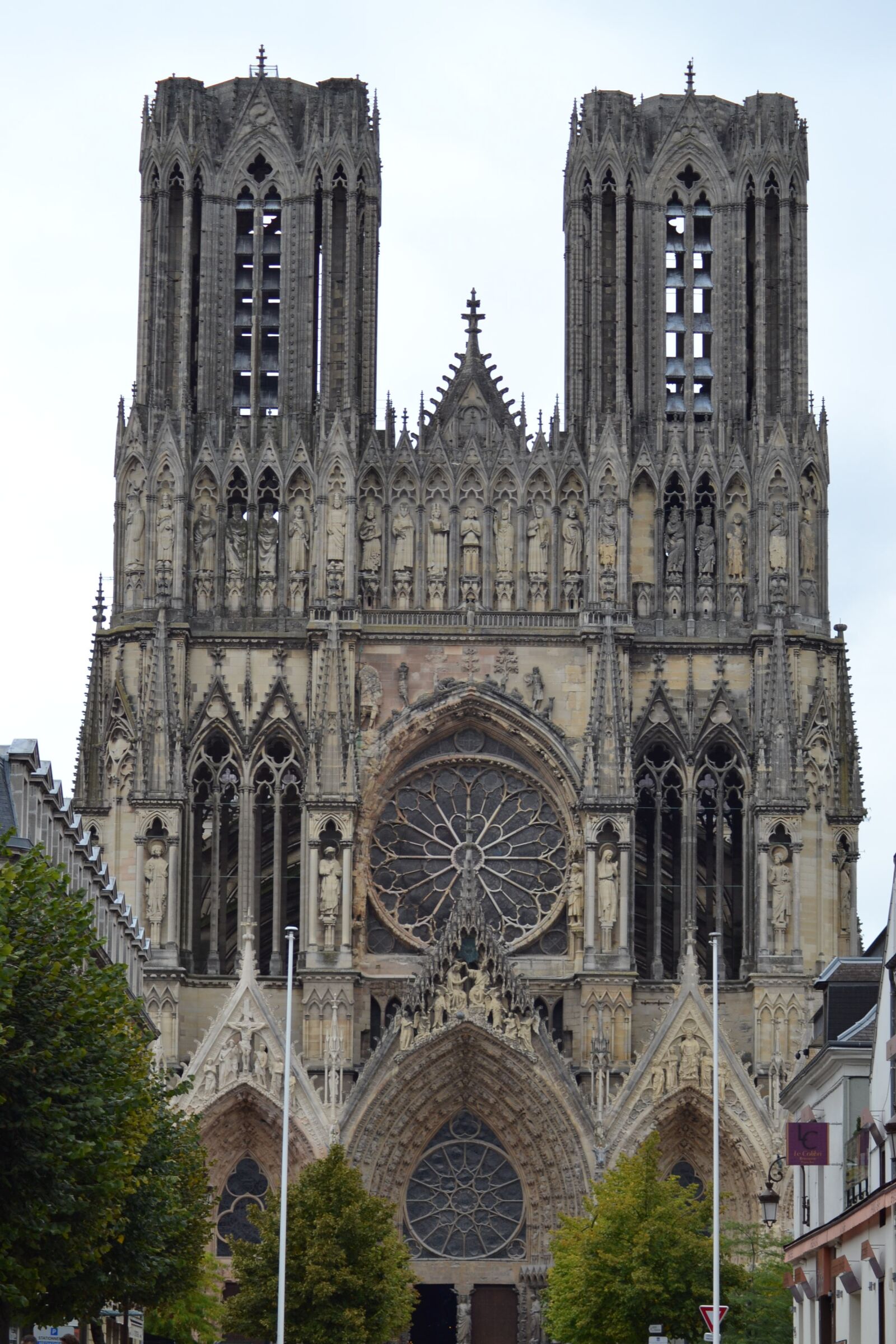 Nikon D3100 sample photo. Cathedral, reims, rosette photography
