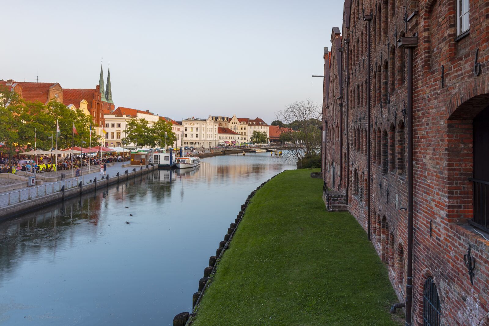 Canon EOS 5DS R sample photo. Lübeck, water, evening photography