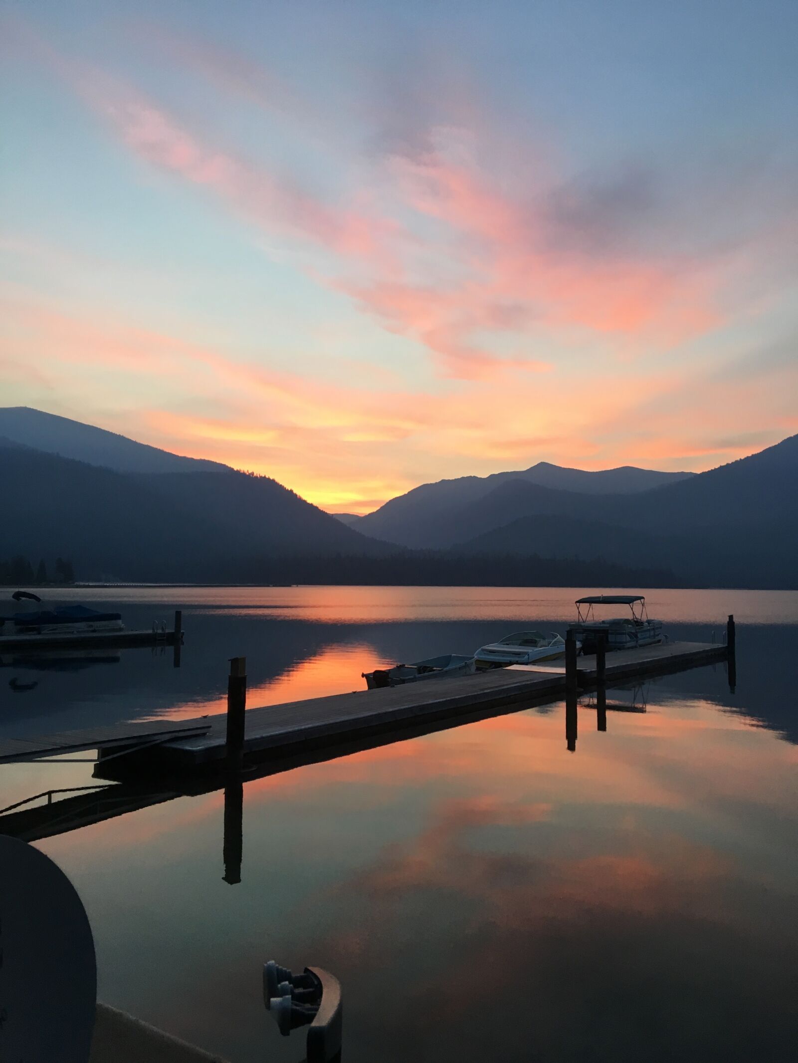 Apple iPhone SE sample photo. Sunrise, lake, boat photography