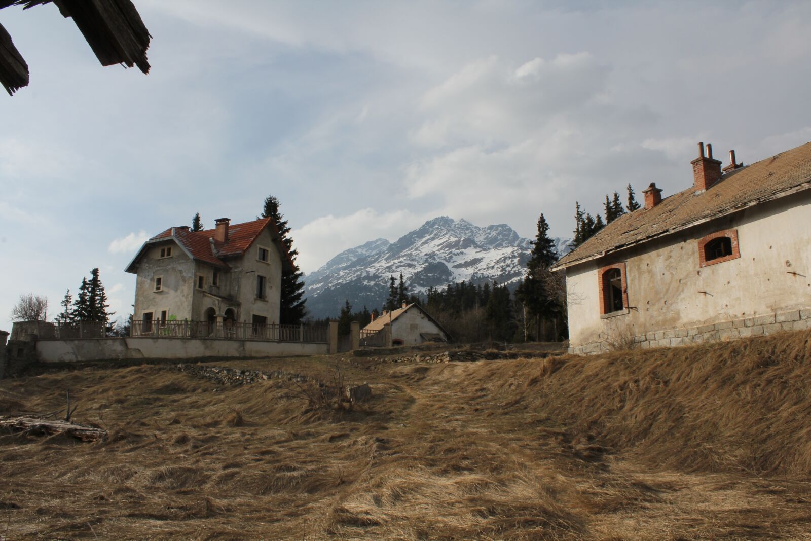 Canon EOS 550D (EOS Rebel T2i / EOS Kiss X4) sample photo. Fort, modane, fall photography