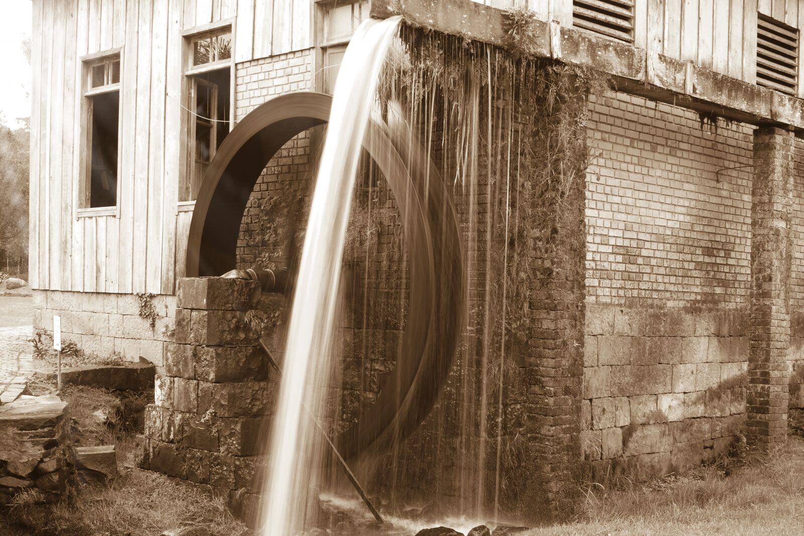 Canon EOS 1100D (EOS Rebel T3 / EOS Kiss X50) sample photo. Waterwheel, home, mill photography