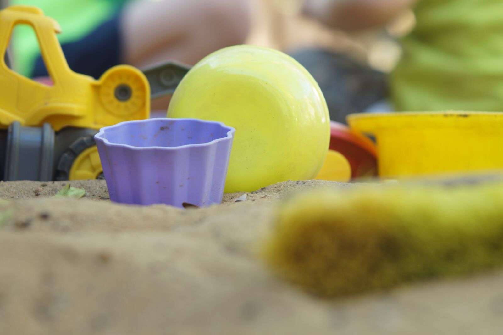 Sony SLT-A58 sample photo. Sand, toys, summer photography