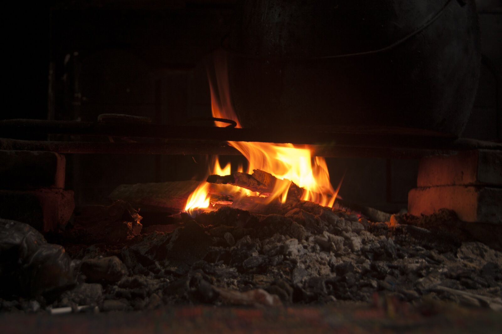 Nikon D40 sample photo. Fire, stove, light photography