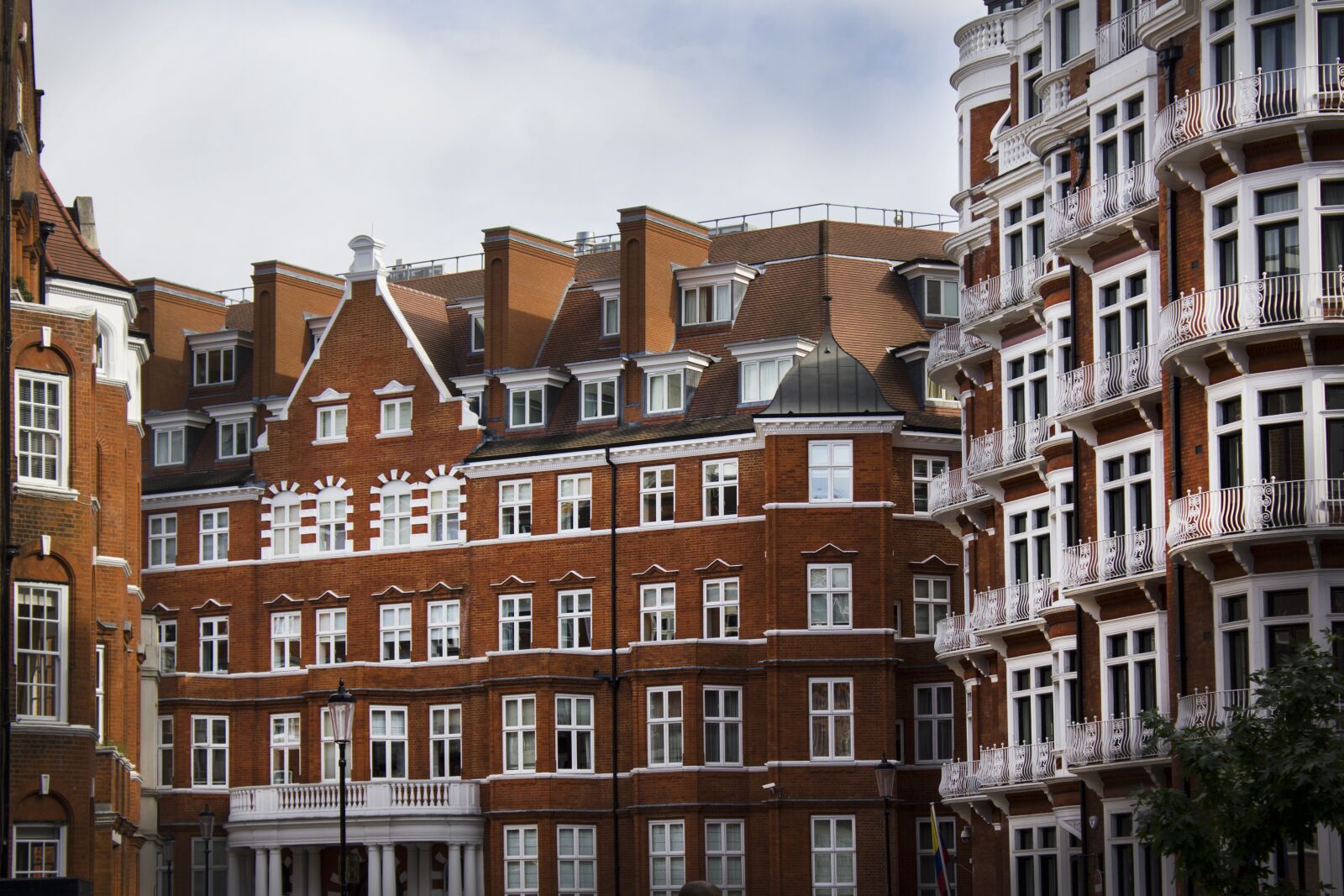 Canon EOS 550D (EOS Rebel T2i / EOS Kiss X4) sample photo. Architecture, london, center photography