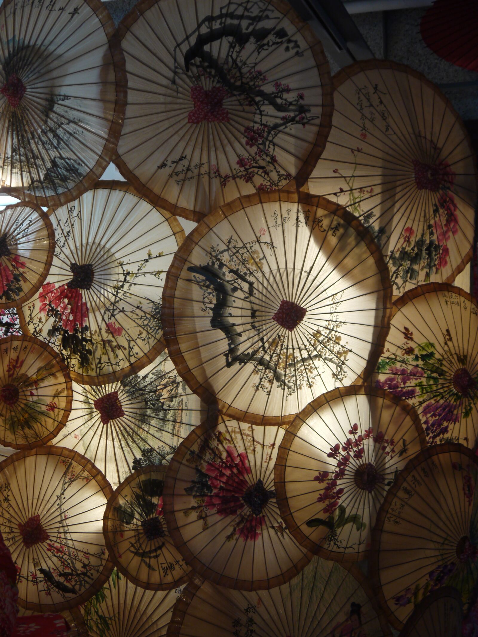 Panasonic Lumix DMC-GF3 sample photo. Umbrella, art, phenyl azide photography