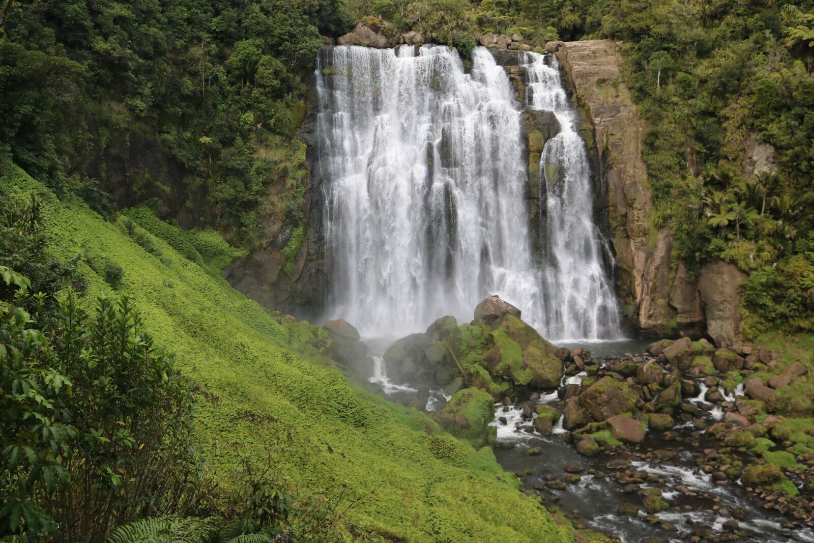 Canon EOS 750D (EOS Rebel T6i / EOS Kiss X8i) sample photo. Waterfall, marokopa, waikato photography
