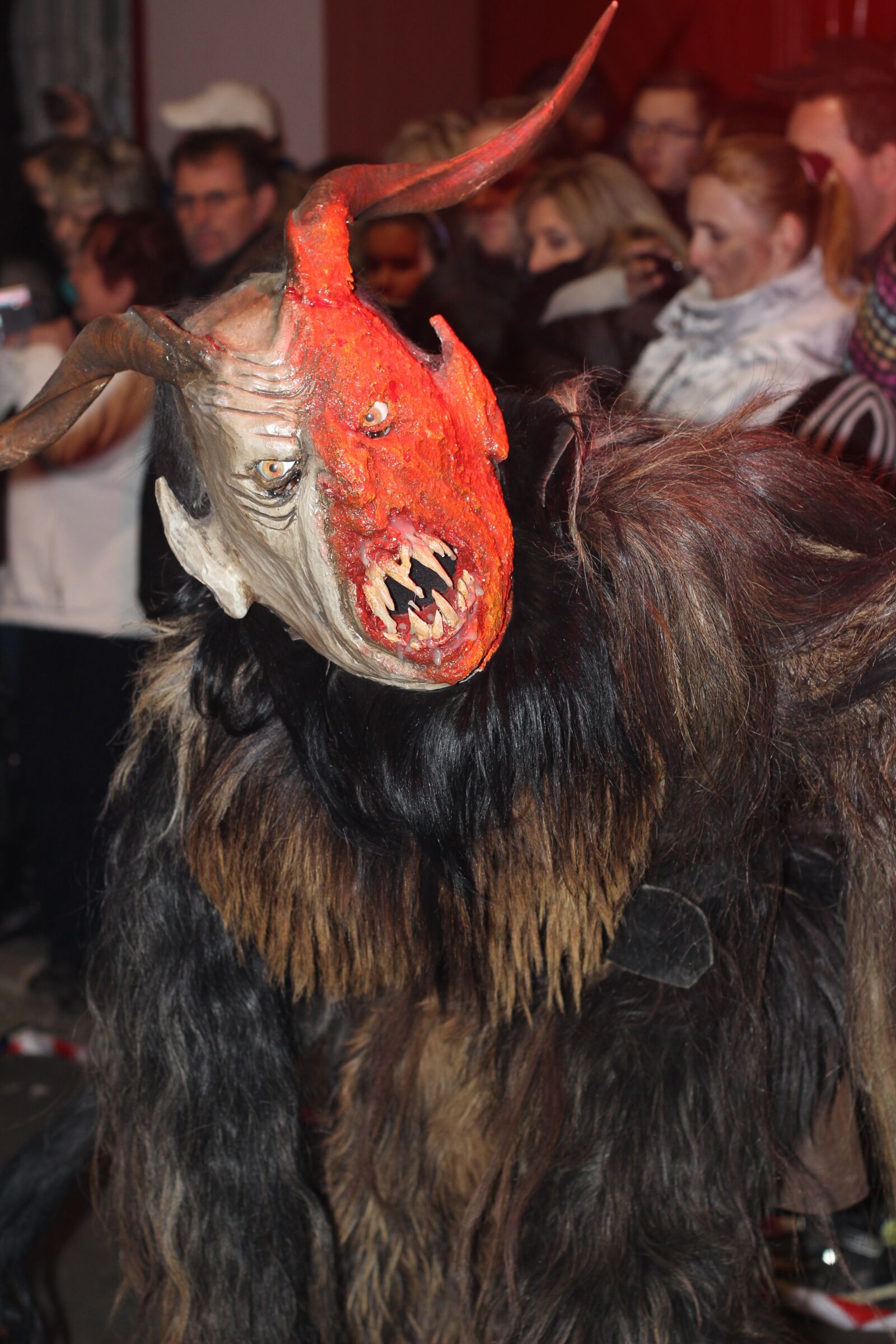 Canon EOS 600D (Rebel EOS T3i / EOS Kiss X5) + Canon EF 50mm F1.8 II sample photo. Devils, carnival, black photography