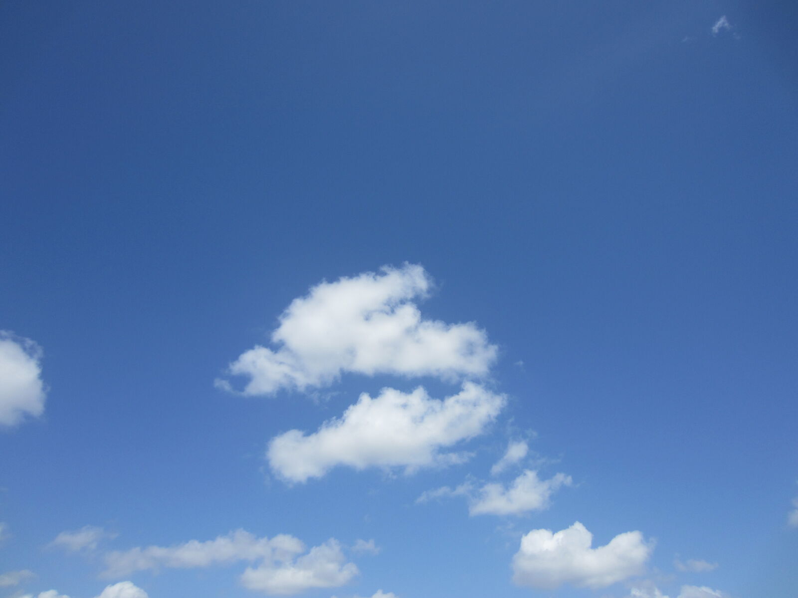 Canon PowerShot ELPH 300 HS (IXUS 220 HS / IXY 410F) sample photo. Blu, blue, celo, cloud photography