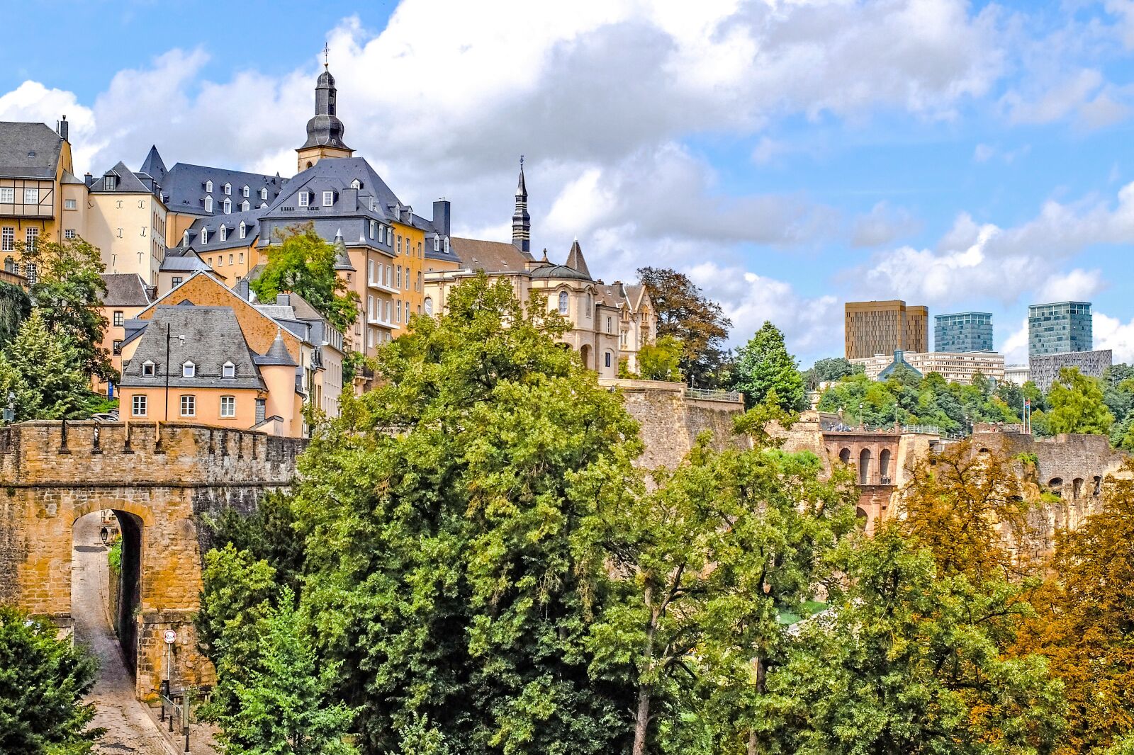 Fujifilm X30 sample photo. Luxembourg, ville haute, city photography