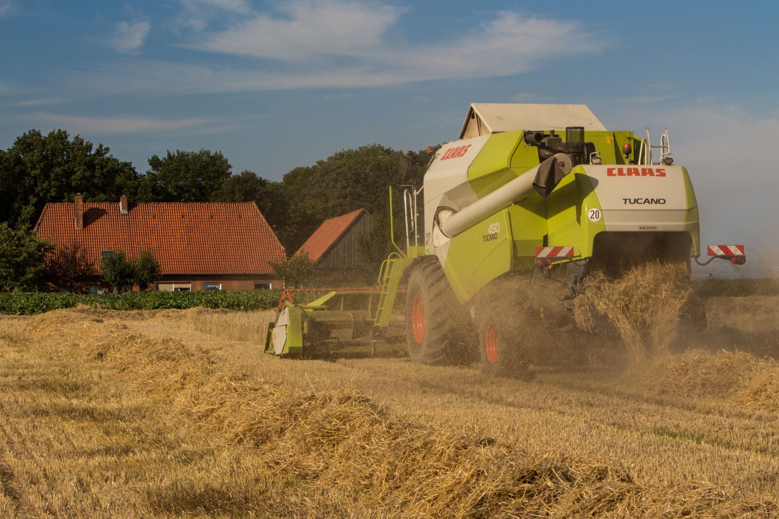 Canon EOS 700D (EOS Rebel T5i / EOS Kiss X7i) sample photo. Harvest, machine, agriculture photography