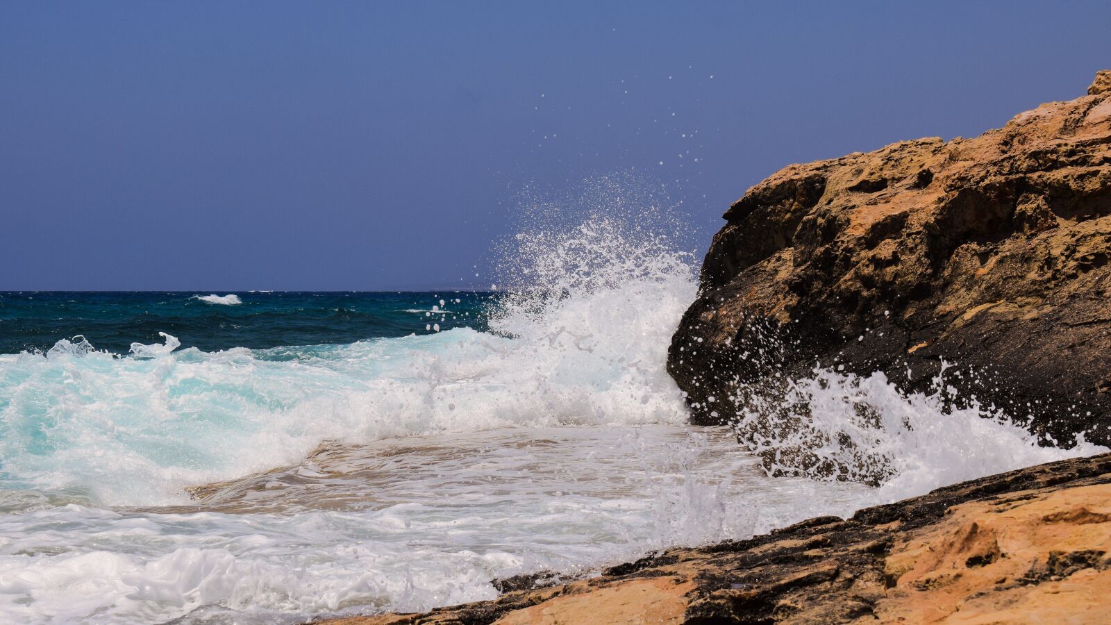 Nikon D3300 sample photo. Rocky coast, sea, waves photography