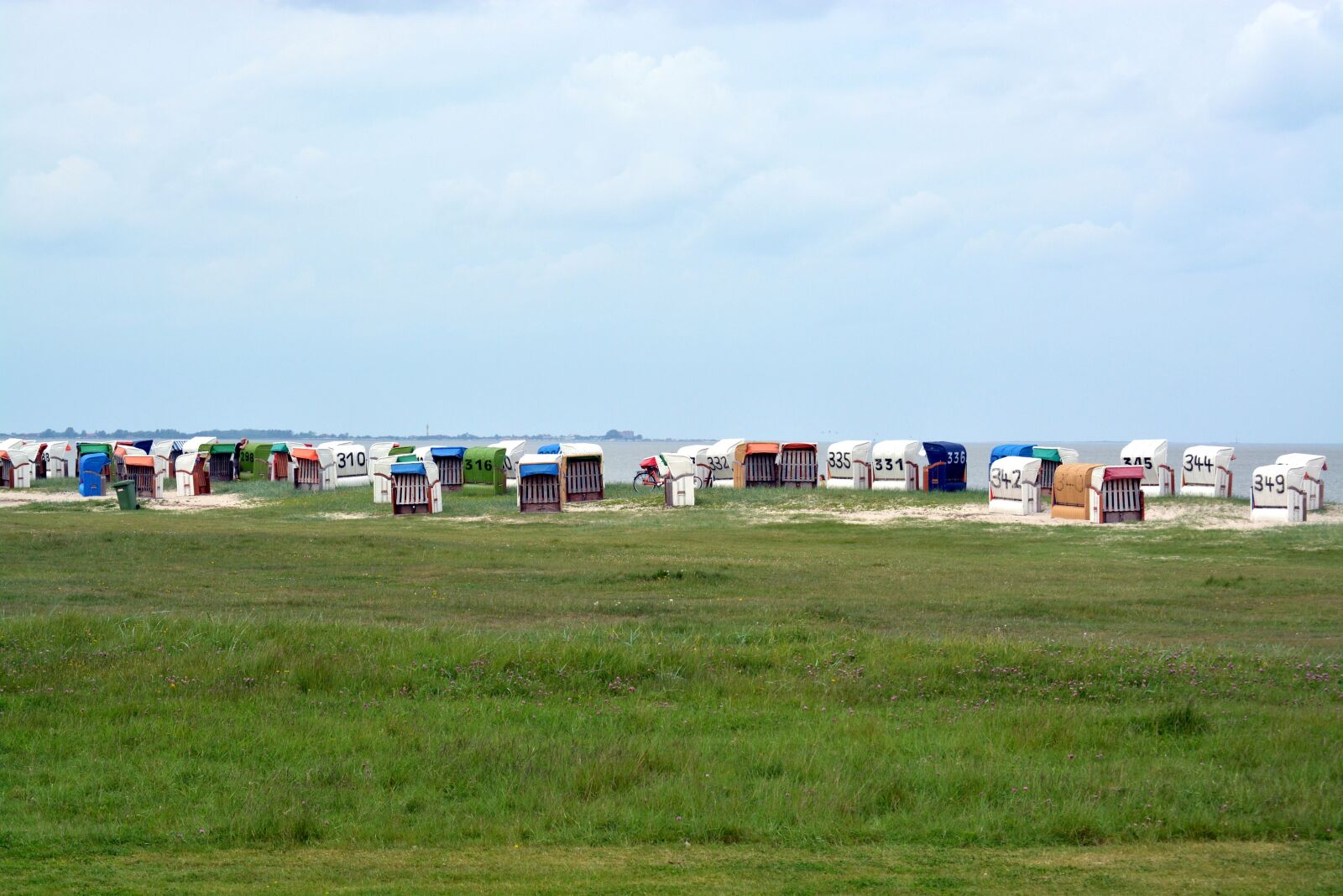 Nikon D5200 sample photo. Clubs, beach, north sea photography