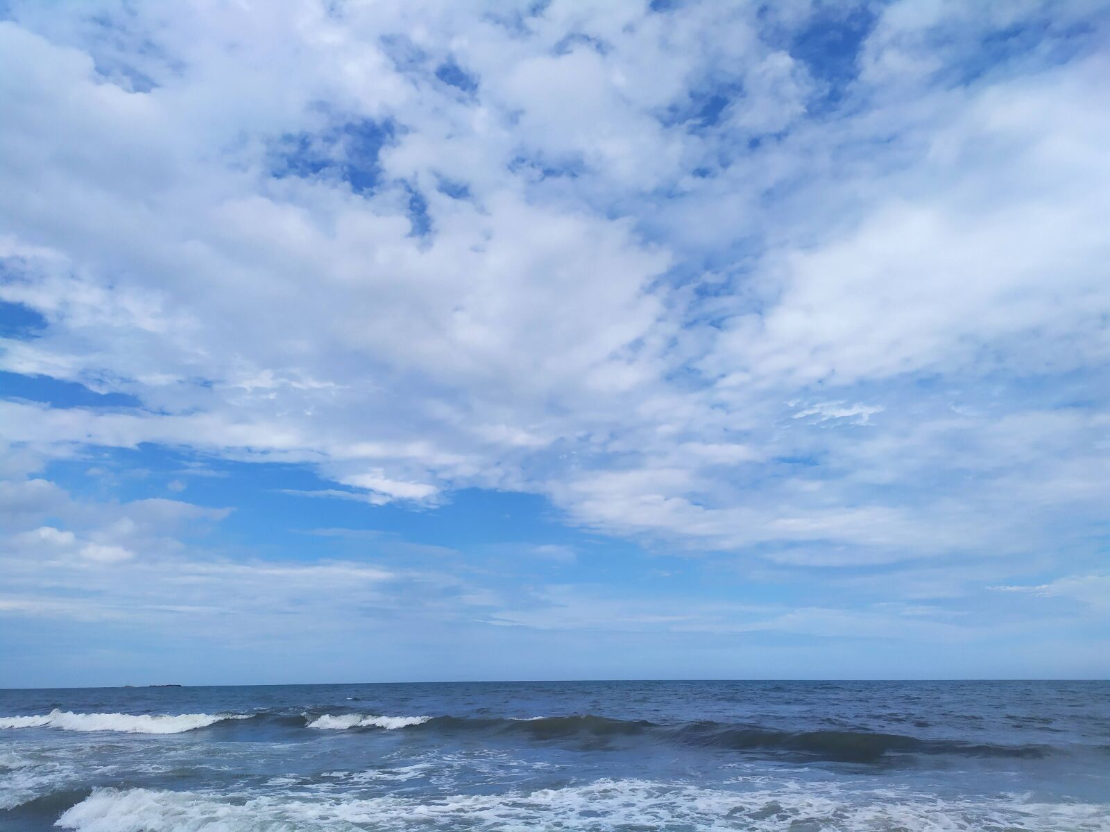 Xiaomi Redmi Note 7 sample photo. Sky, holidays, summer photography