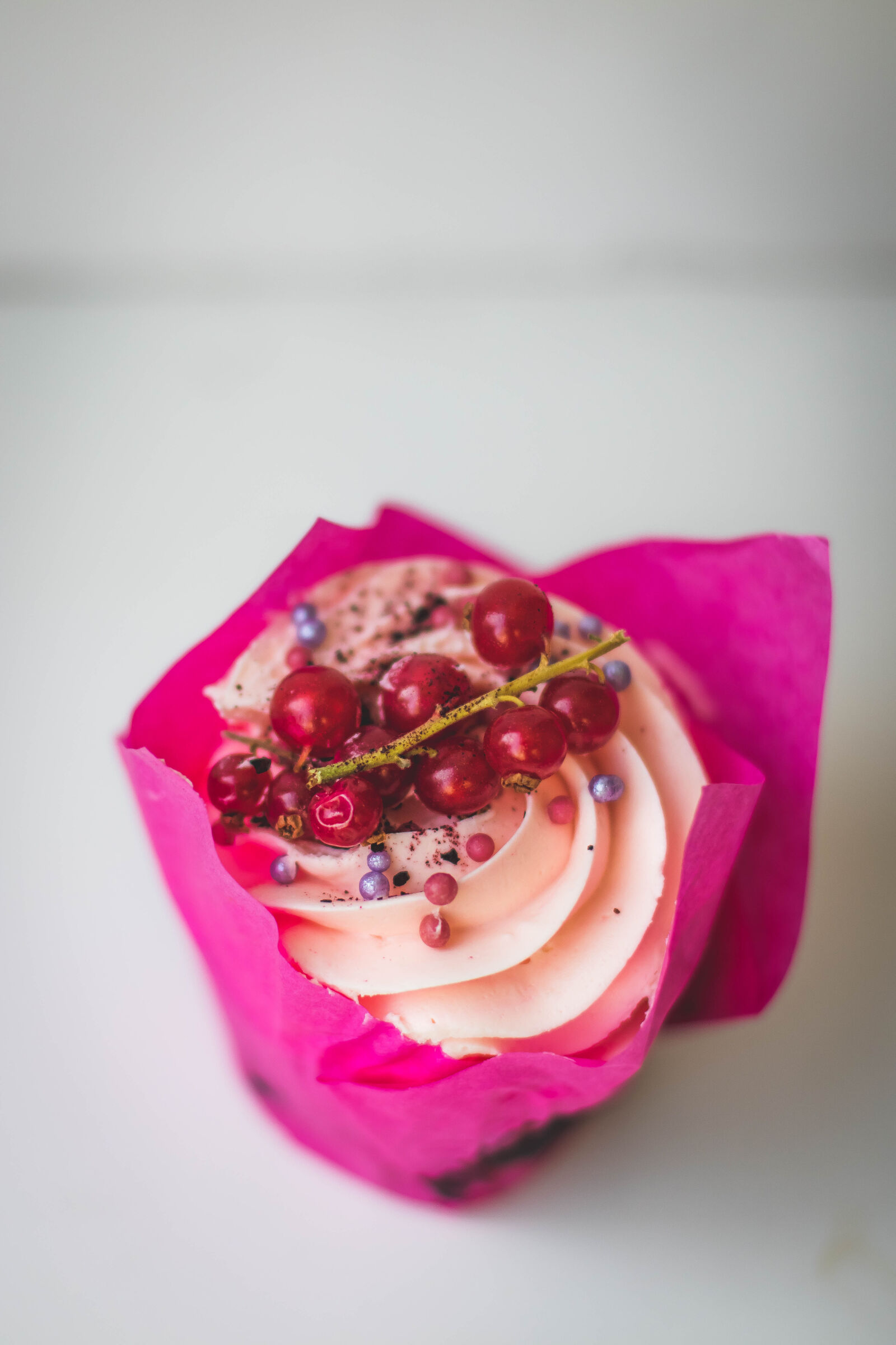 Canon EOS 80D + Canon EF 50mm F1.4 USM sample photo. Cupcake, with, red, berries photography
