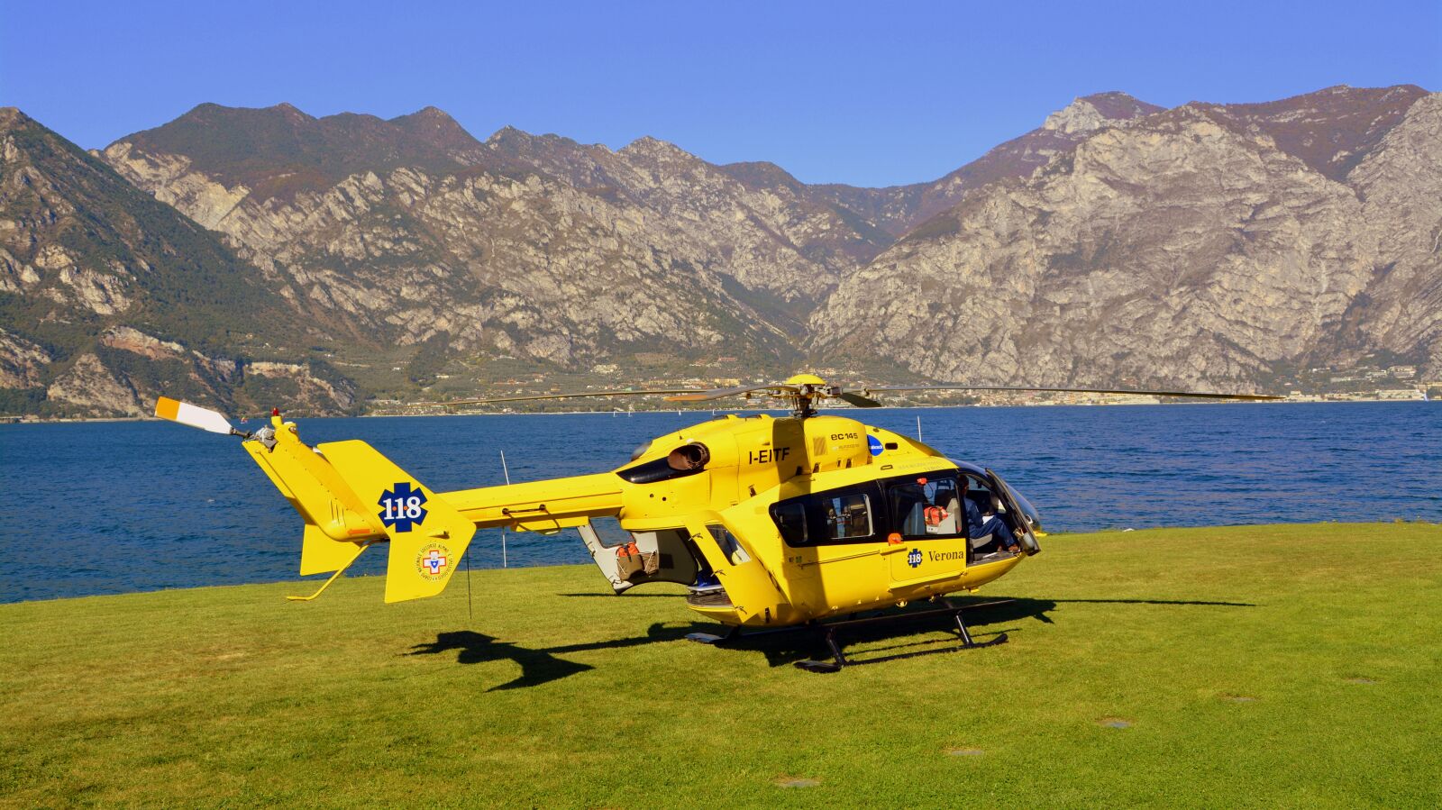 Nikon D7100 sample photo. Helicopter, rescue, lake photography