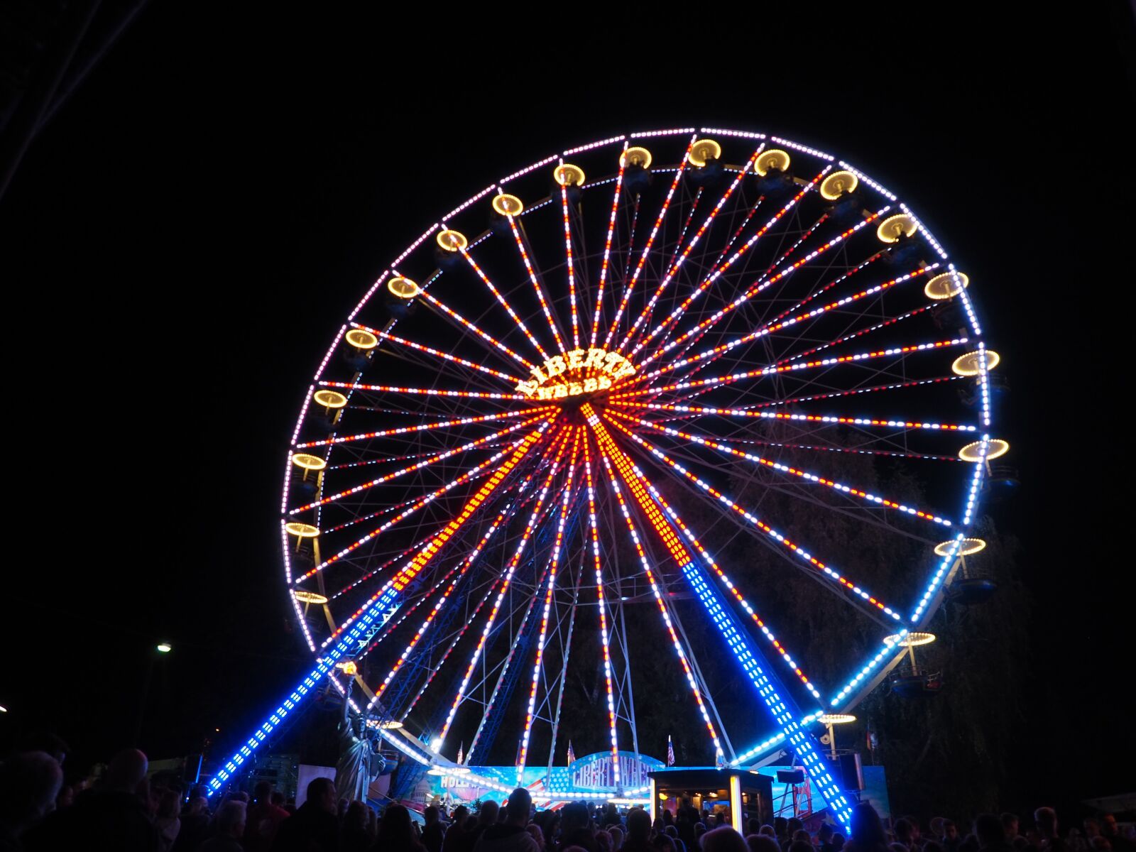 Olympus OM-D E-M1 + OLYMPUS M.12-50mm F3.5-6.3 sample photo. Ferris wheel, fair, ride photography
