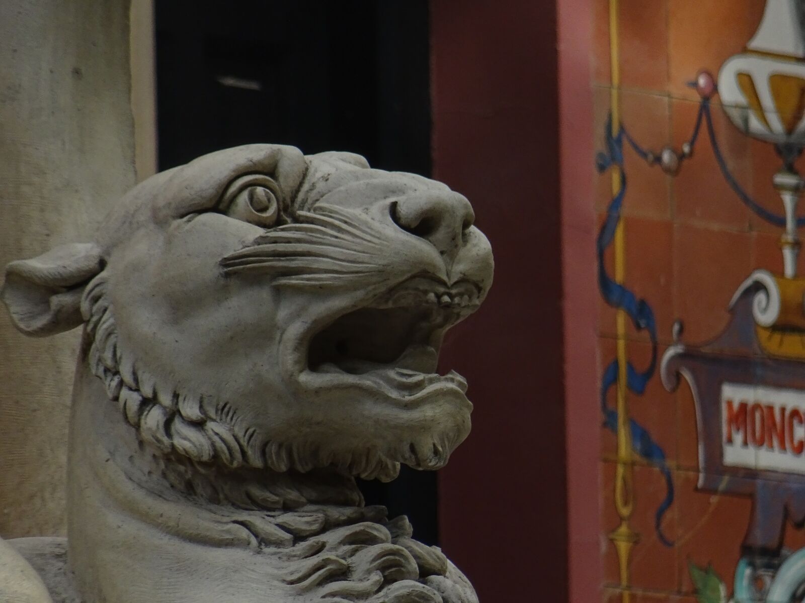 Sony DSC-HX60 sample photo. Chimera, statue, gargoyle photography