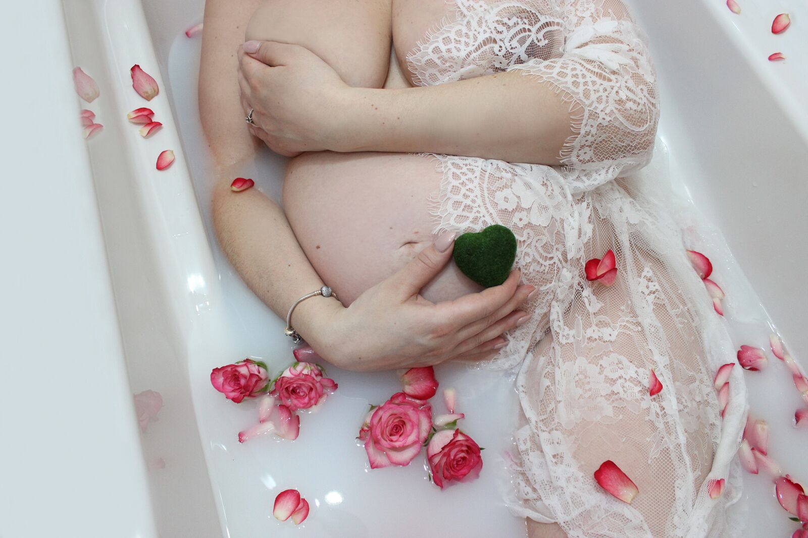 Canon EOS 600D (Rebel EOS T3i / EOS Kiss X5) sample photo. Belly, pregnancy, pregnant photography