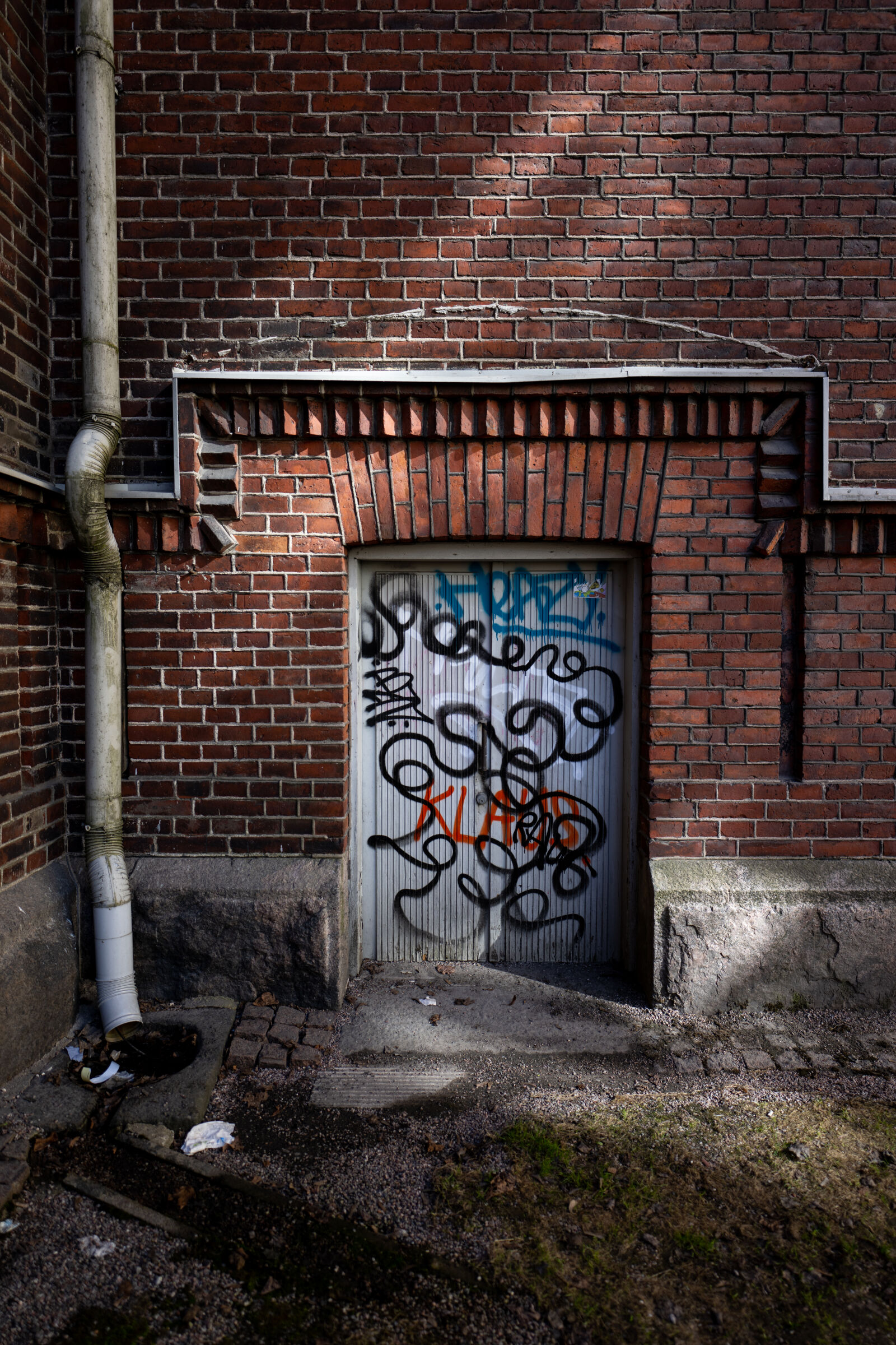 Nikon Nikkor Z 20mm F1.8 S sample photo. Brickwall doorway graffiti photography