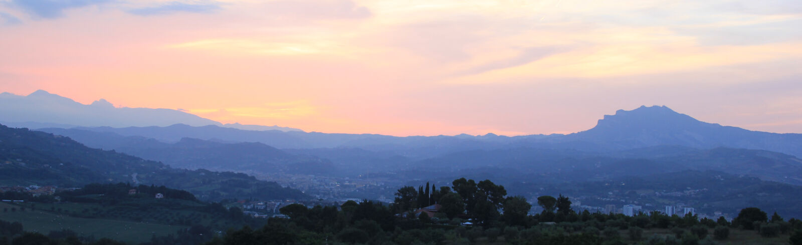 Canon EOS 550D (EOS Rebel T2i / EOS Kiss X4) sample photo. Cloud, clouds, hills, landsape photography