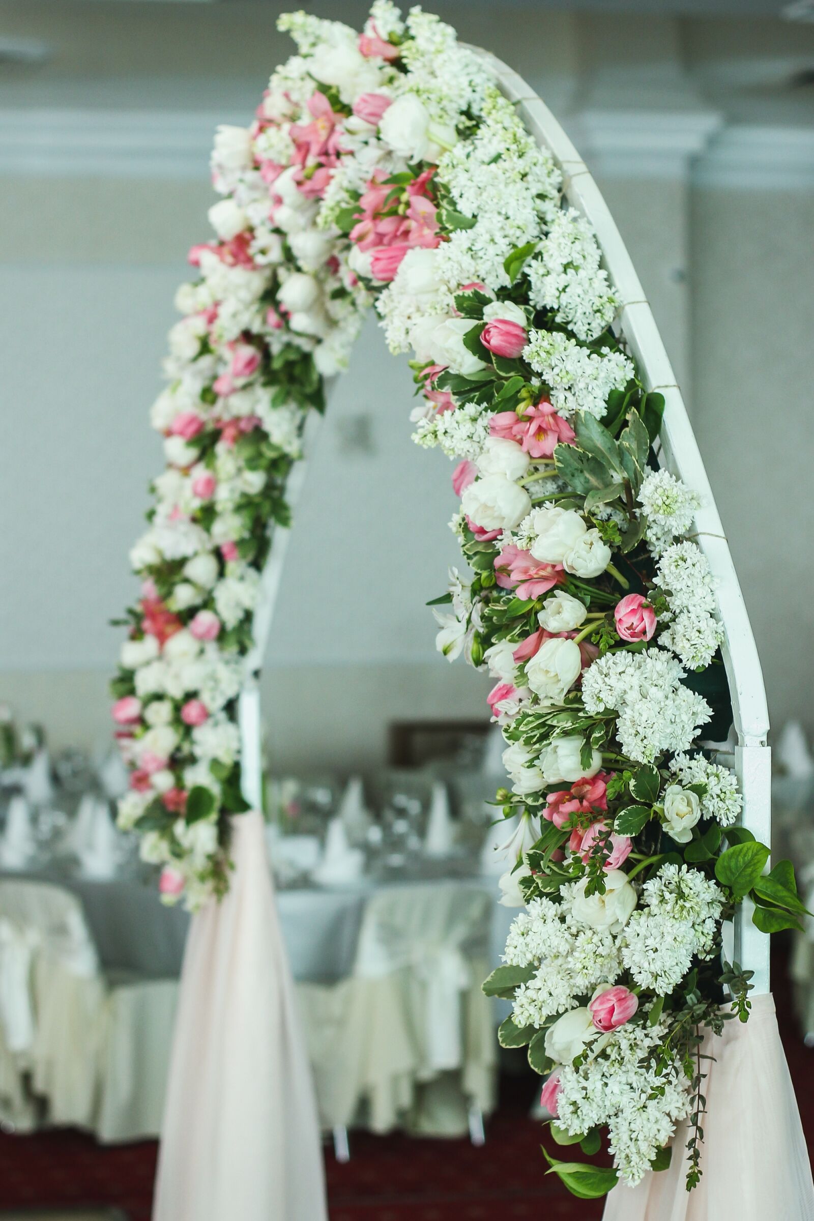 Canon EOS 600D (Rebel EOS T3i / EOS Kiss X5) + Canon EF 50mm F1.8 II sample photo. Decor, flowers, wedding photography