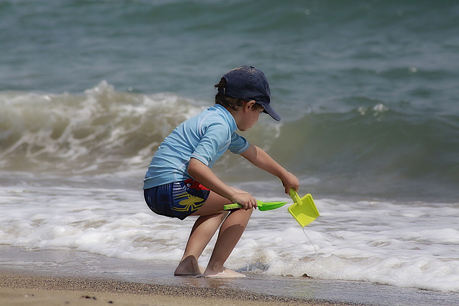 Canon EOS 5D Mark III sample photo. Beach, child, beach game photography
